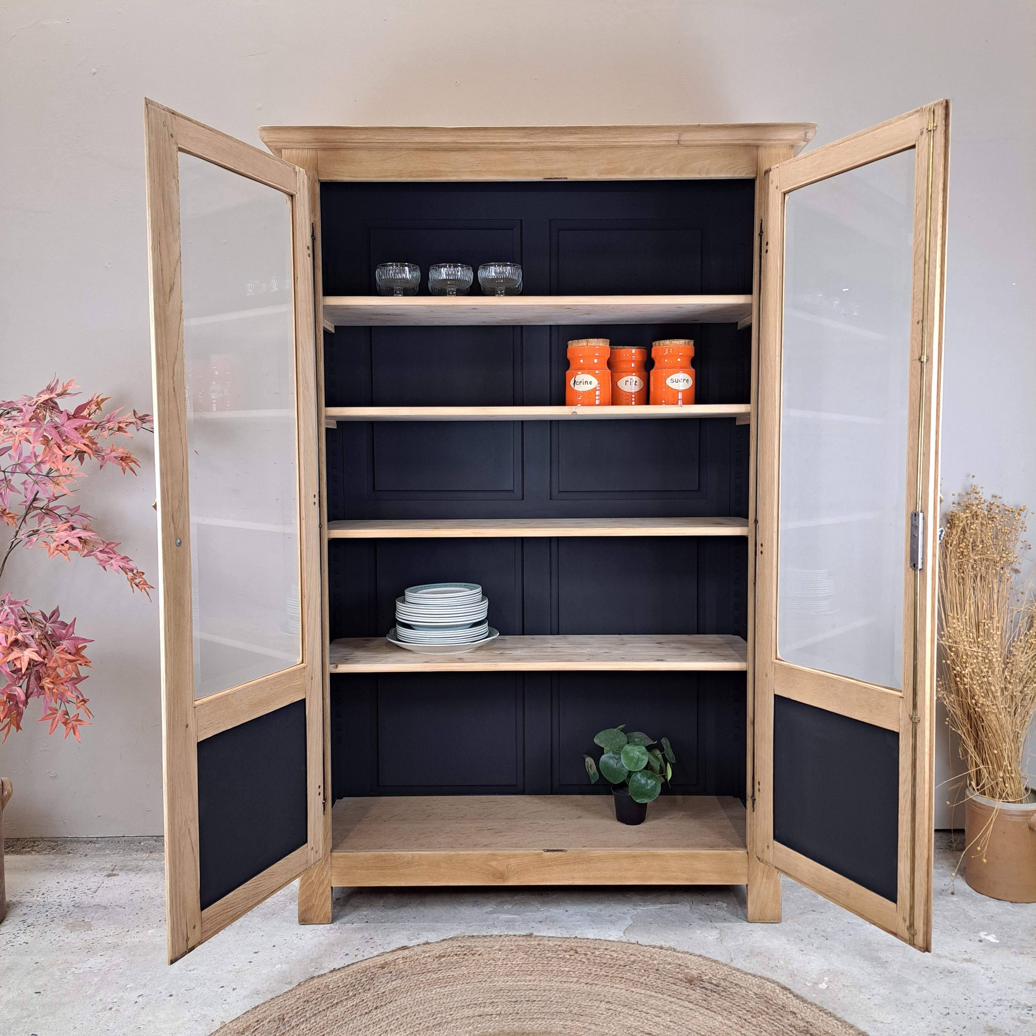 GLASS CABINET IN SOLID OAK
