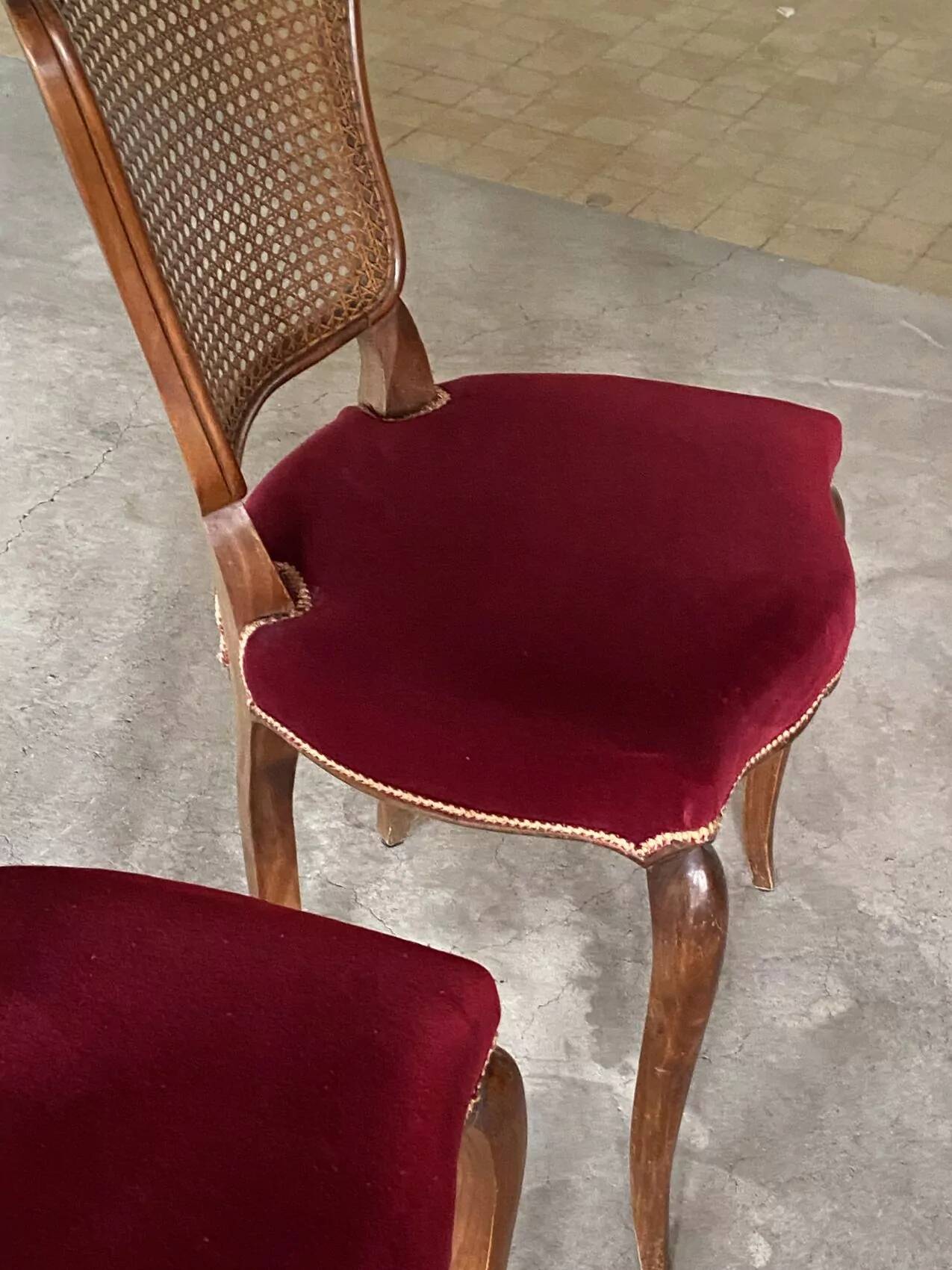 Set of 4 Louis XV style chairs in cherry wood – canework and burgundy velvet