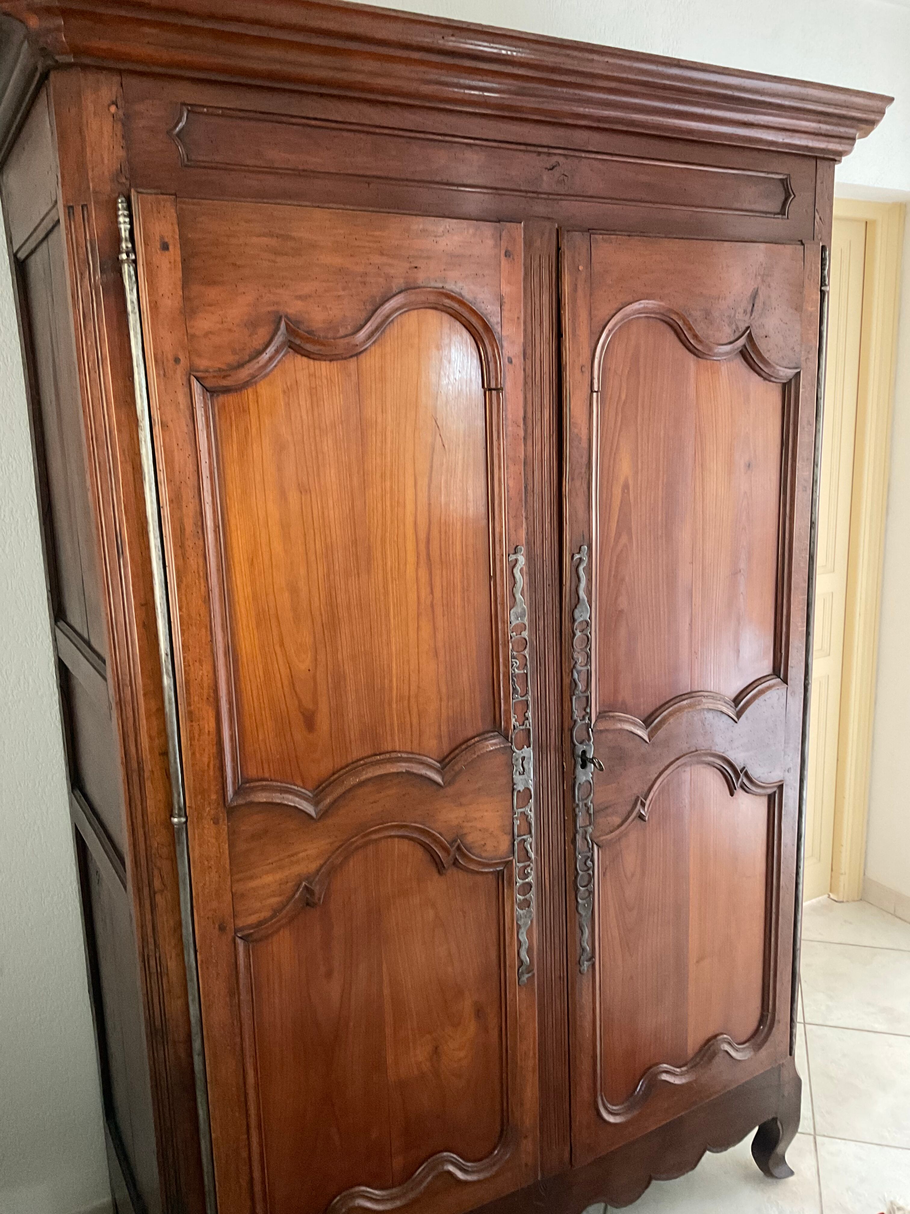 Armoire Louis XV  restaurée en 1980