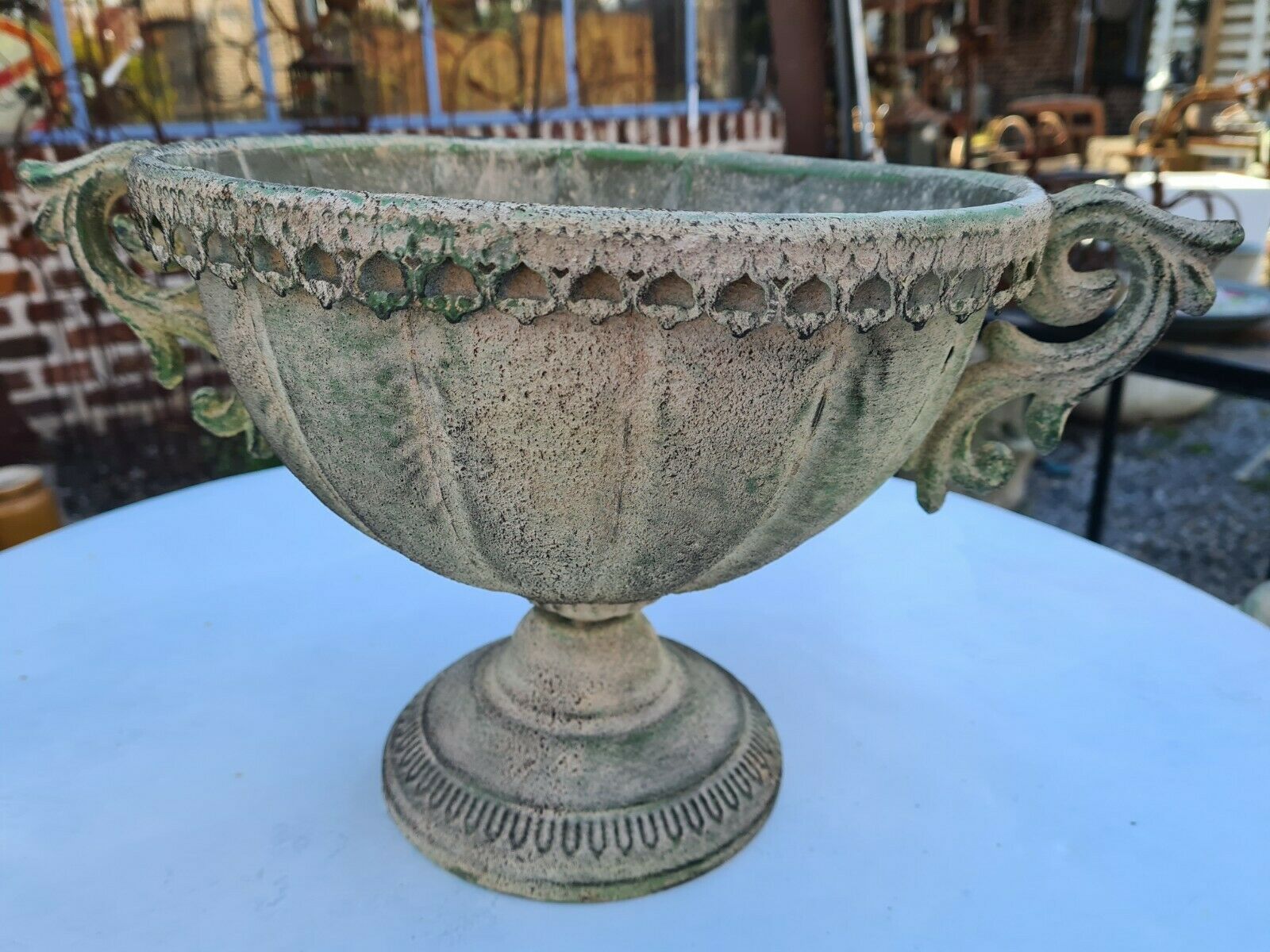 Medici vase in patinated iron