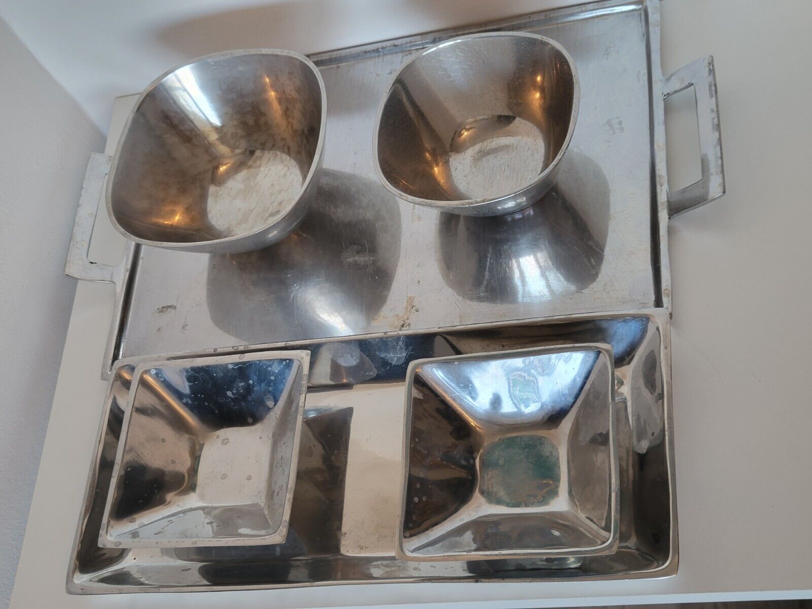 Serving set tray + aperitif cups in raw aluminum