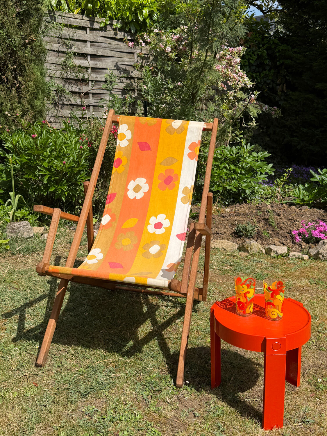 Vintage "Flower Power" Deckchair – 1970s Floral Fabric