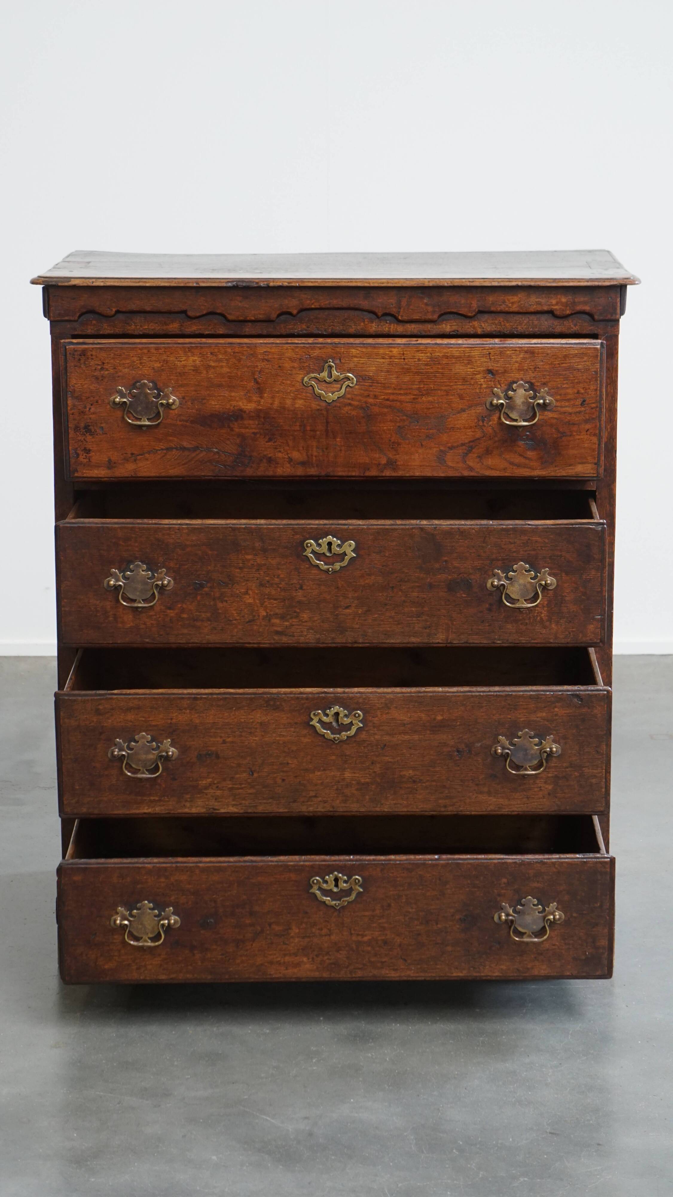 Antique English 18th Century Chest of Drawers with 5 Drawers