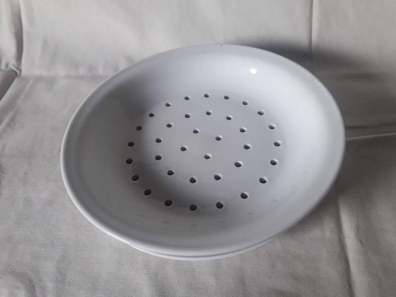 White porcelain drainer and dish