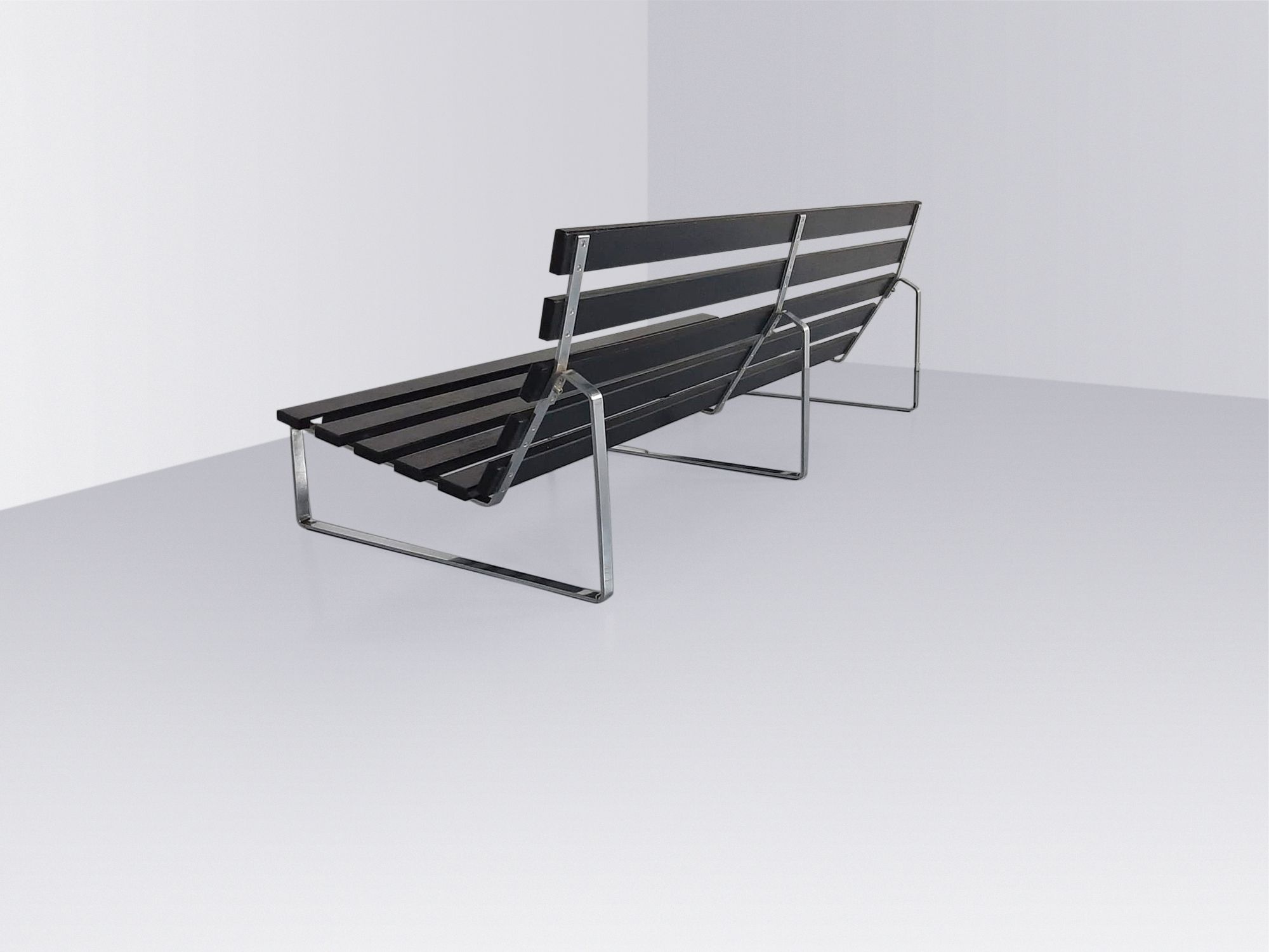 Rare “Bijenkorf” slatted bench by Kho Liang Ie for Artifort 1960s