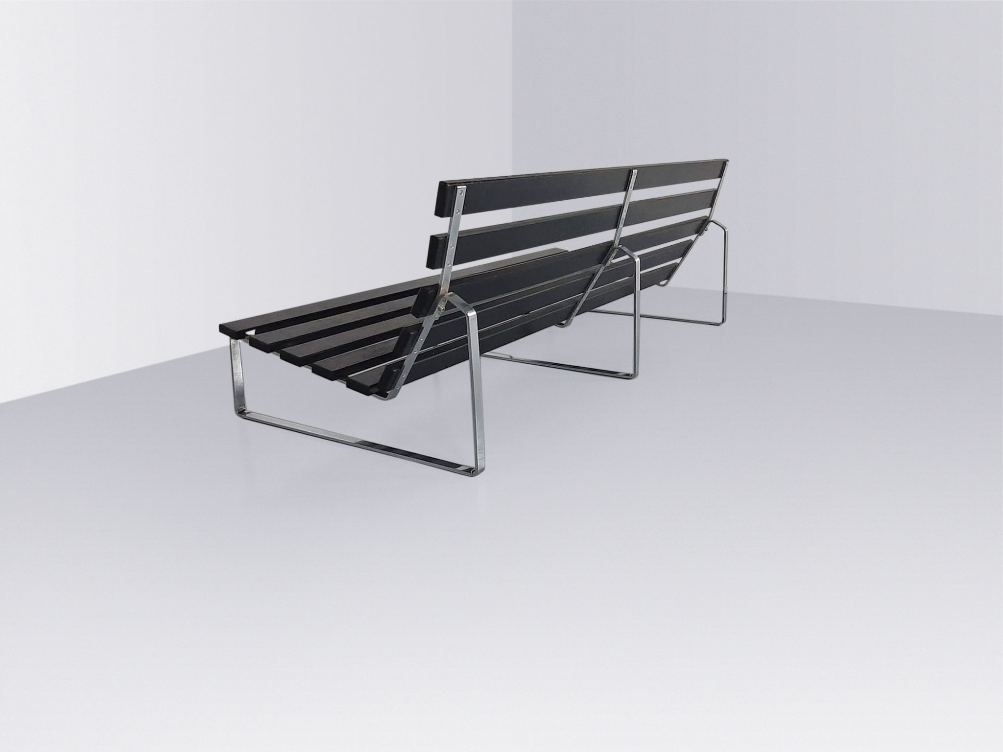 Rare “Bijenkorf” slatted bench by Kho Liang Ie for Artifort 1960s