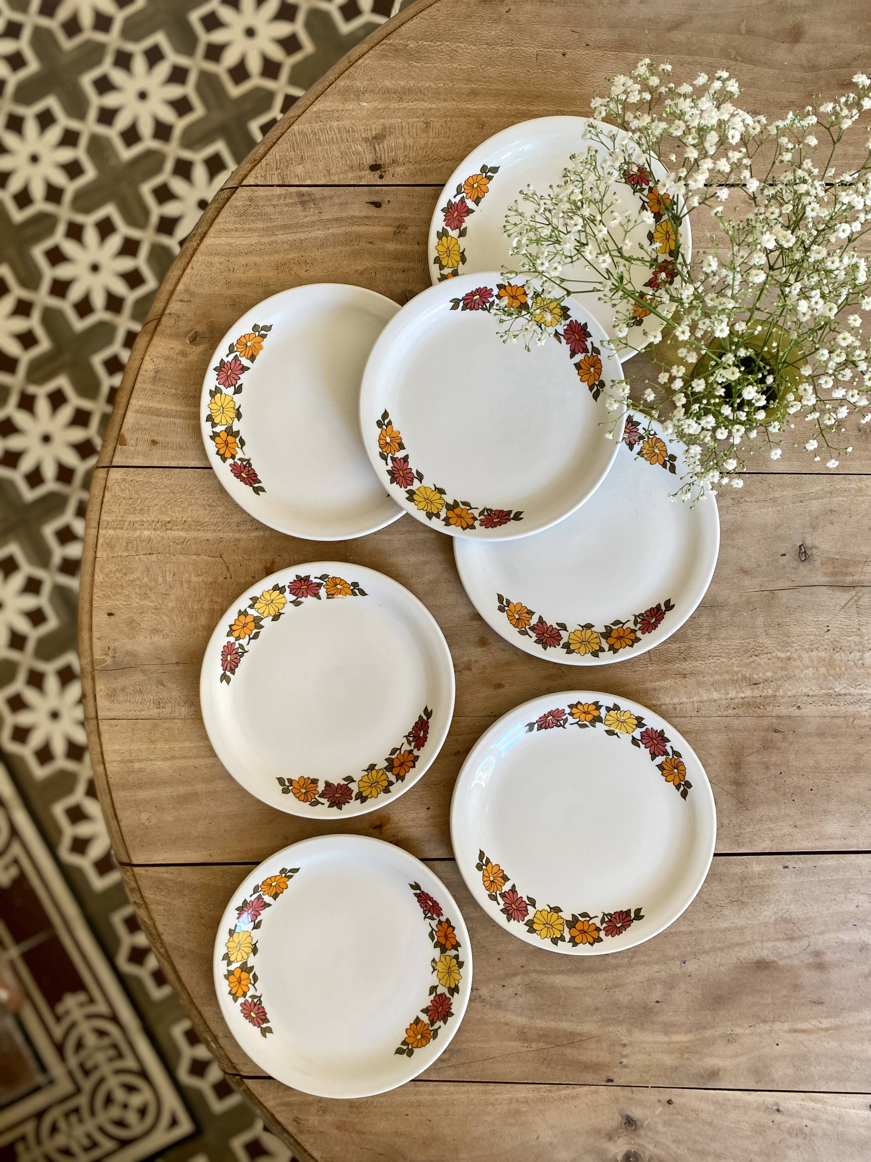 Set of 7 vintage dessert plates