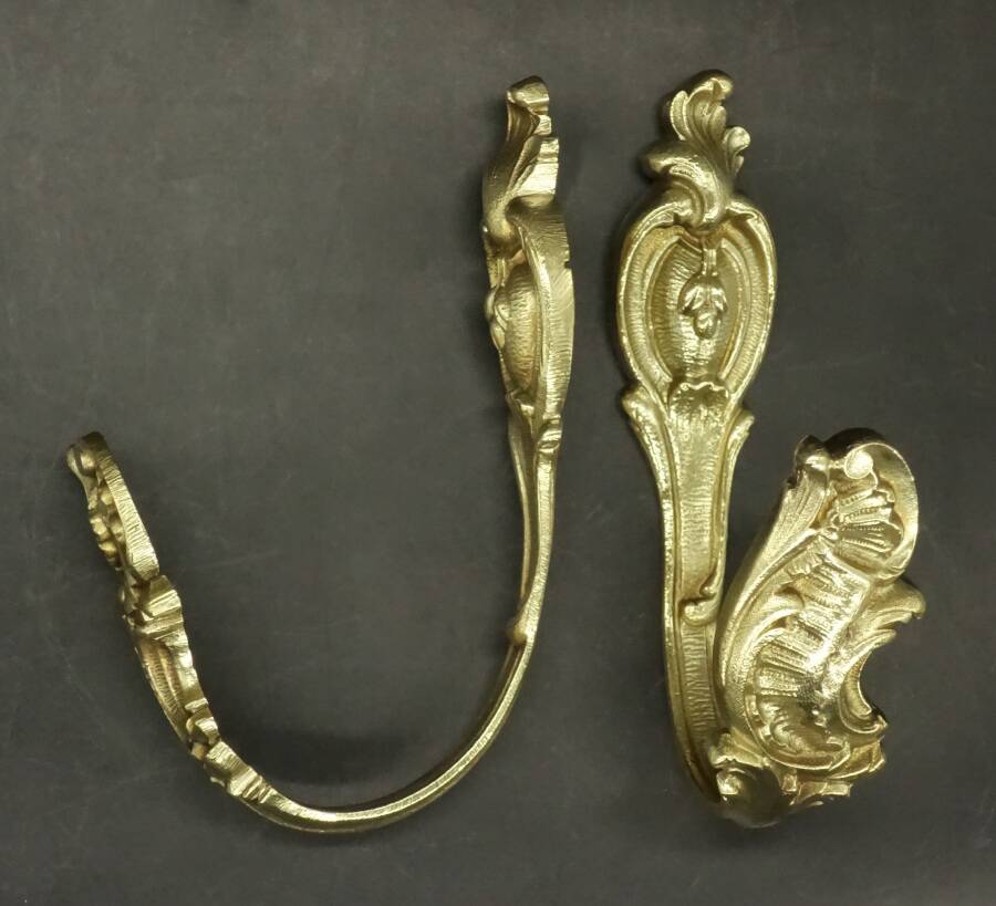 Pair of 19th century Rocaille / Rococo style tiebacks - gilded bronze