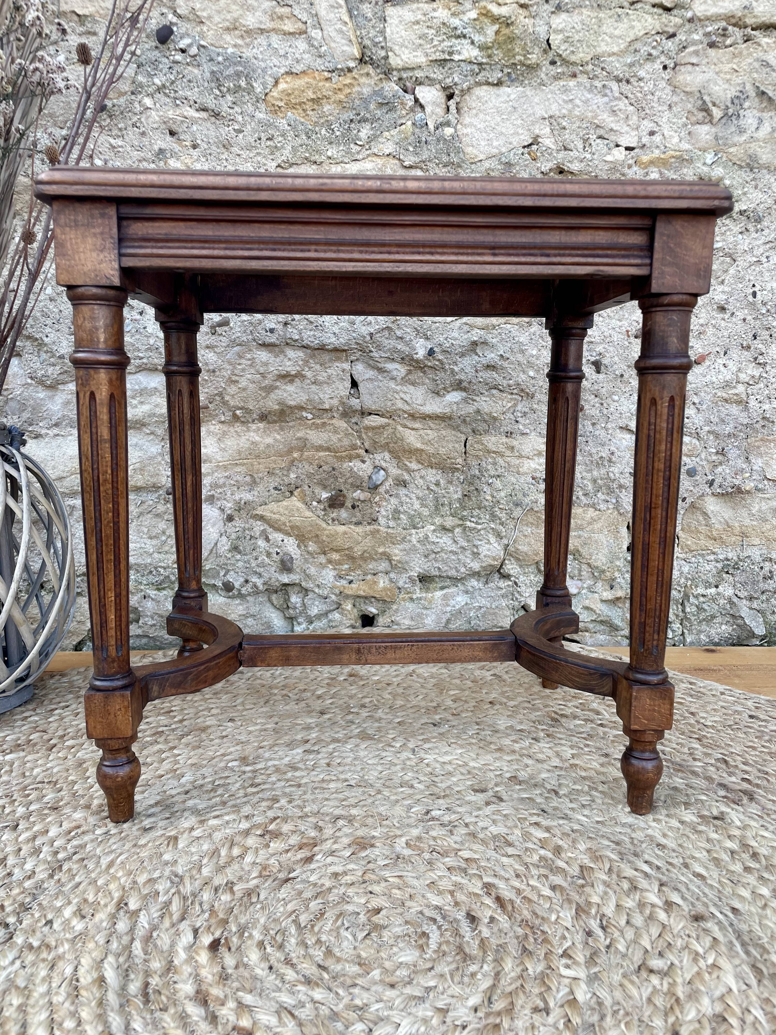 Small canned piano bench