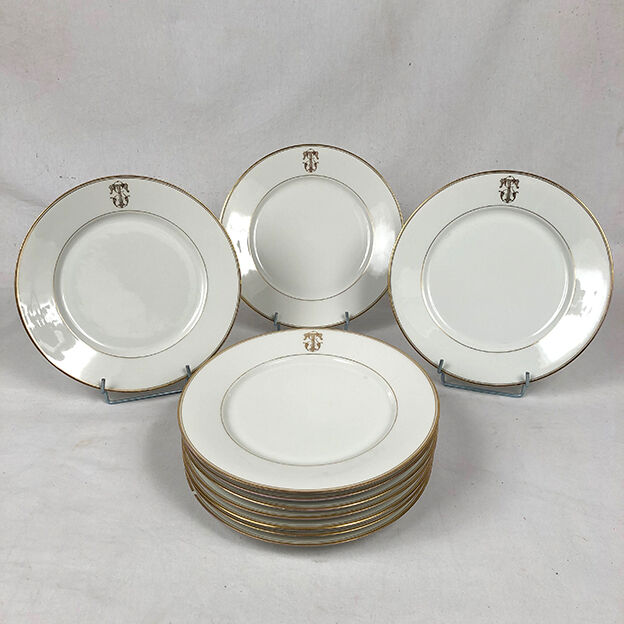 Ensemble de dix assiettes chiffrées 1910, Porcelaine de Limoges, Coiffe Jeune
