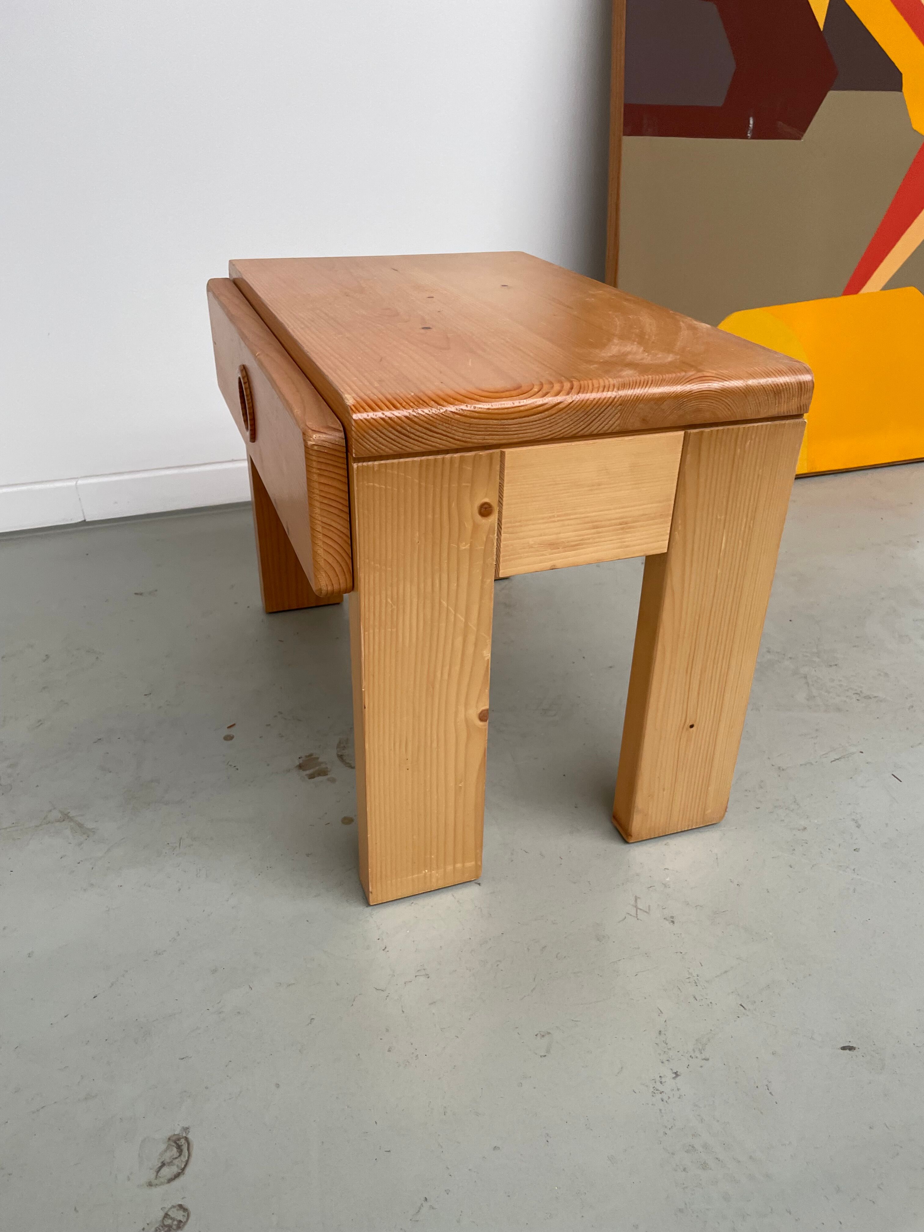 Bedside table in pine