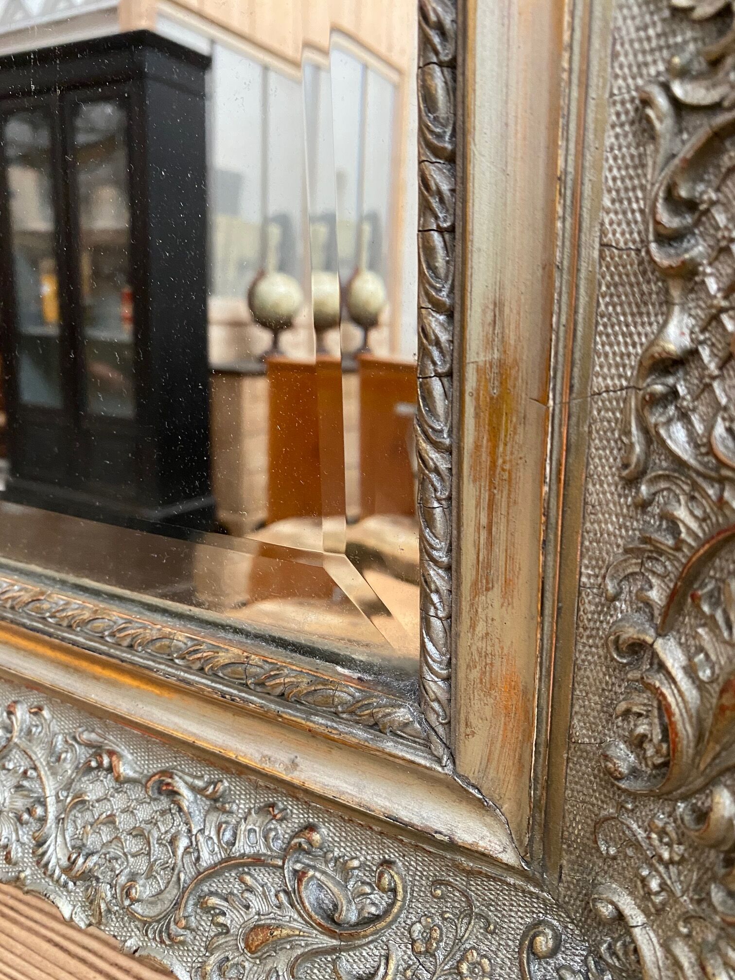 Beveled mirror late nineteenth century 84x122cm