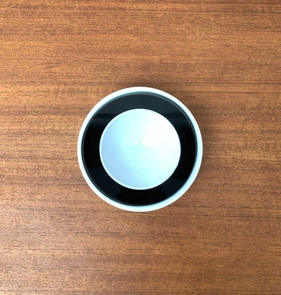 Postmodern glass bowl from mid-century Italy by Alessandro Pianon for Vistosi, 1960s.