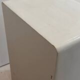 Table de chevet ou d’appoint en niche style Mykonos Bali béton ciré