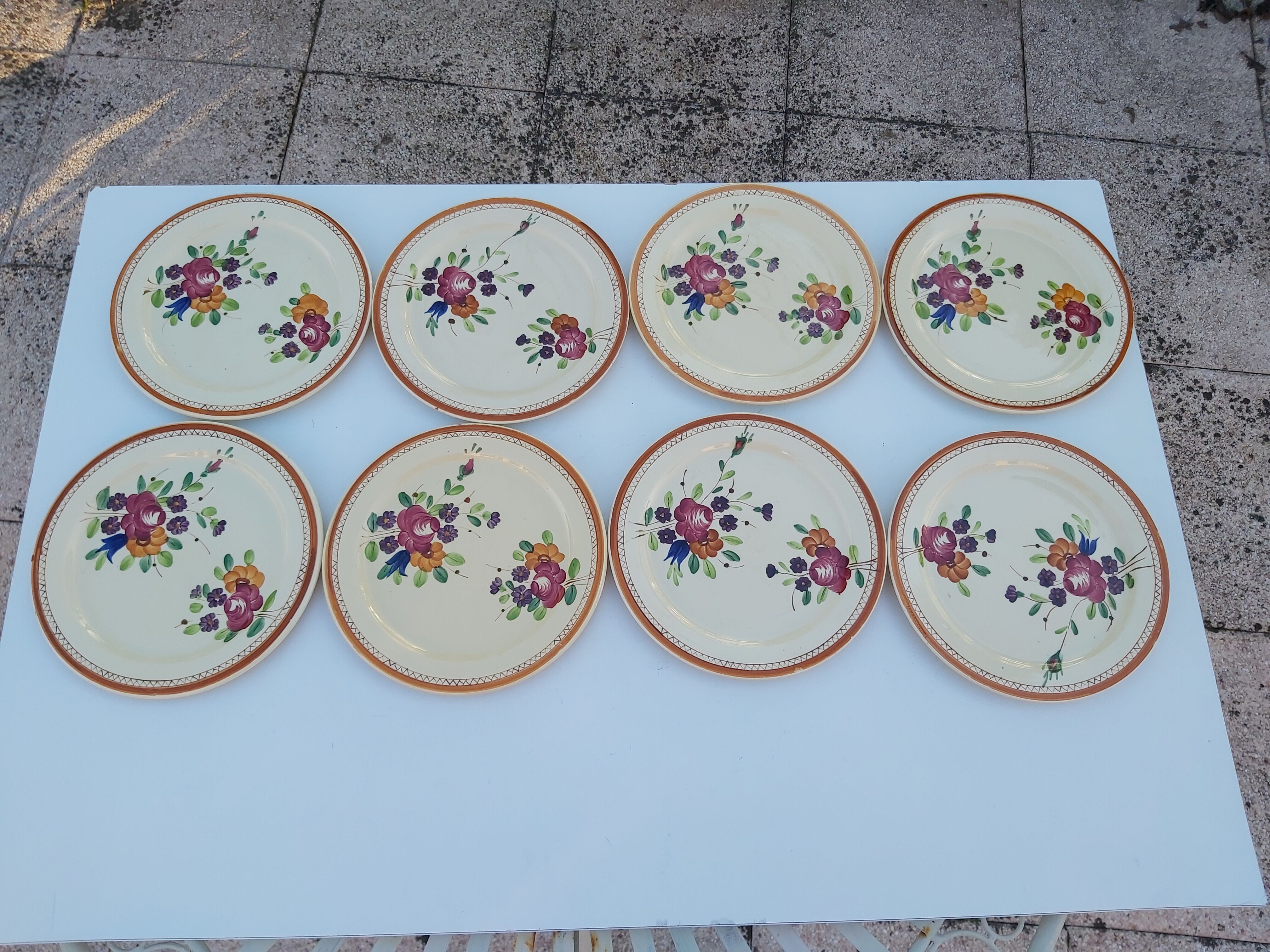 8 Longchamp dessert plates