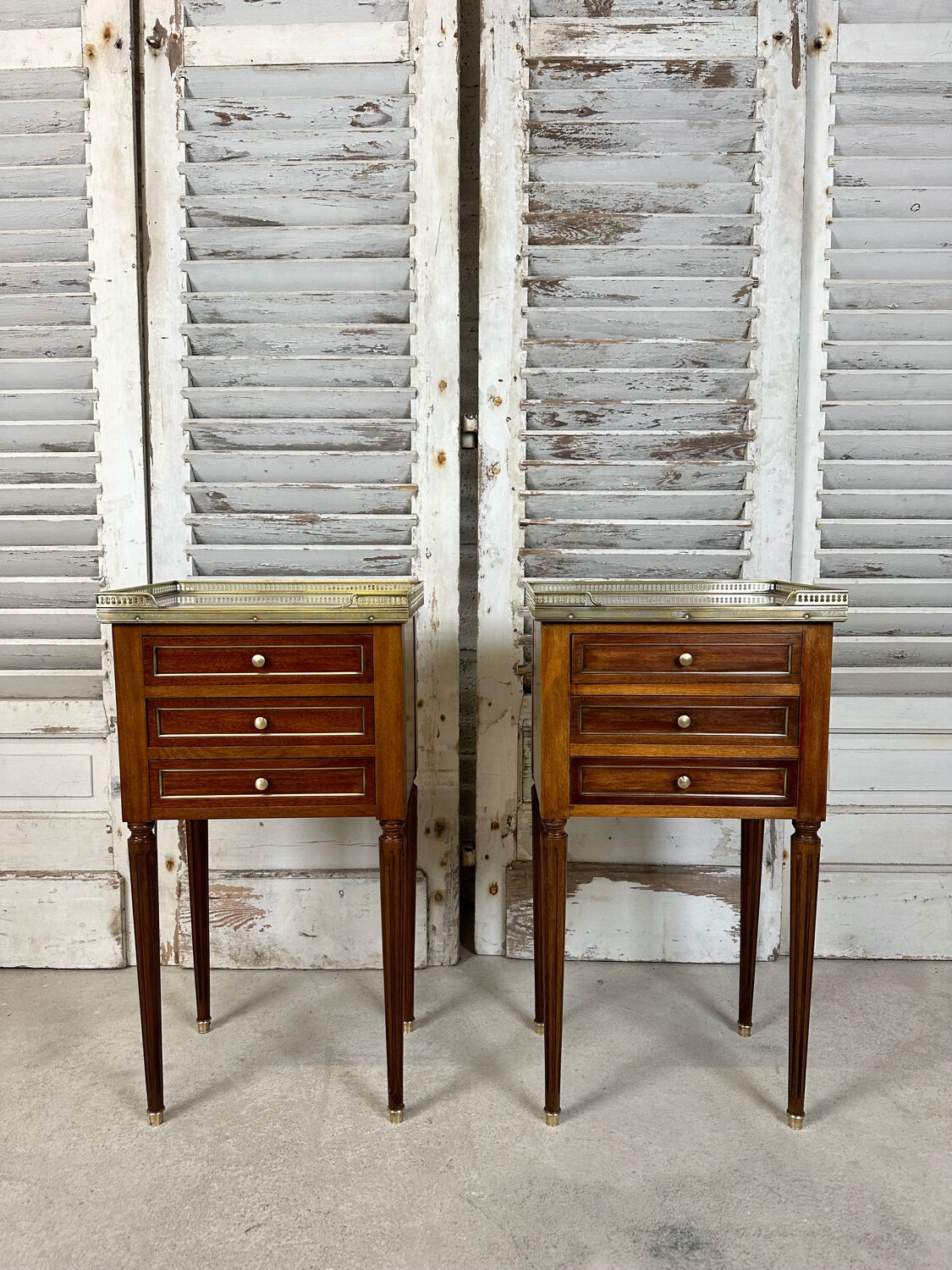 Paire de chevets style Louis XVI