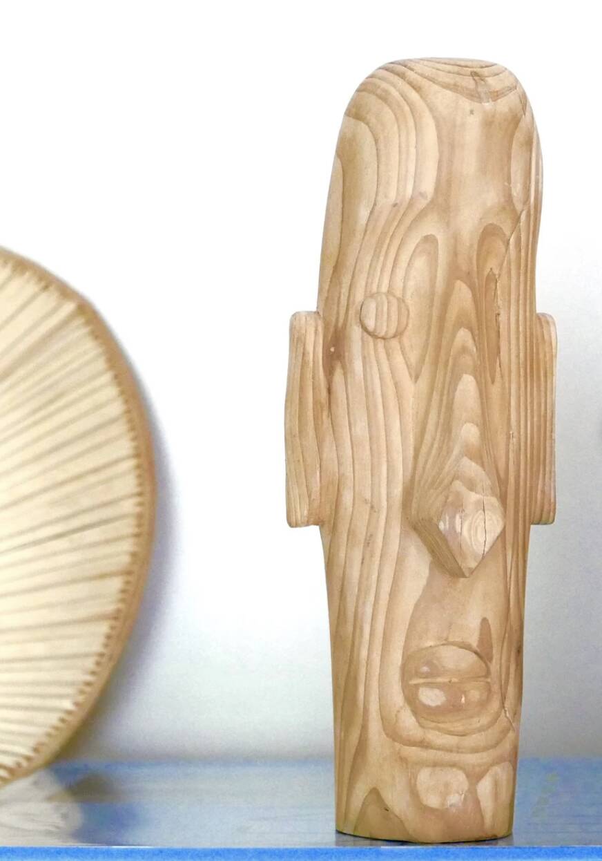 Minimalist sculpture of a head in light wood, 1970s