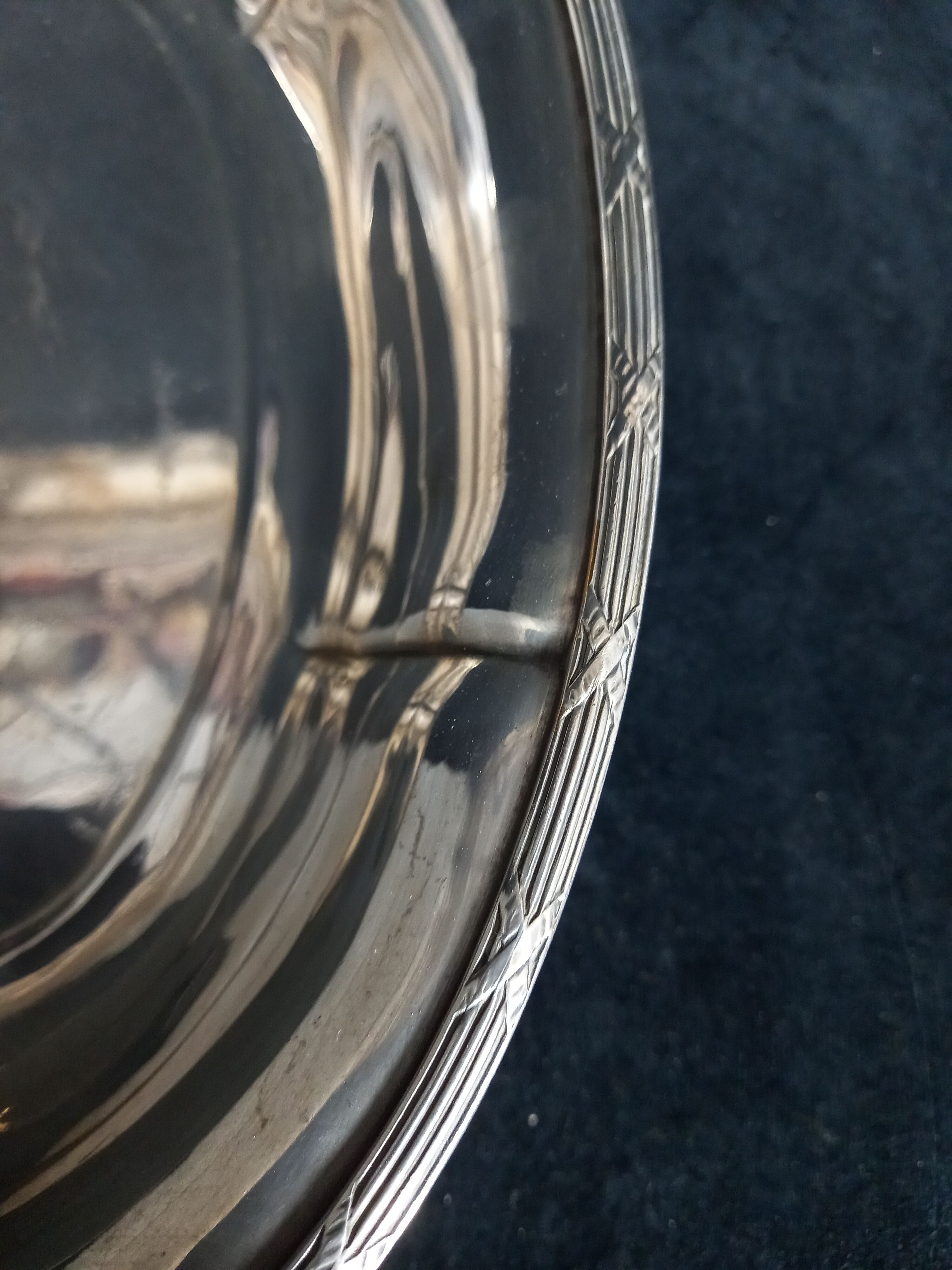 Plat argenté style Louis XVl avec poignées avec motif de torche et carquois