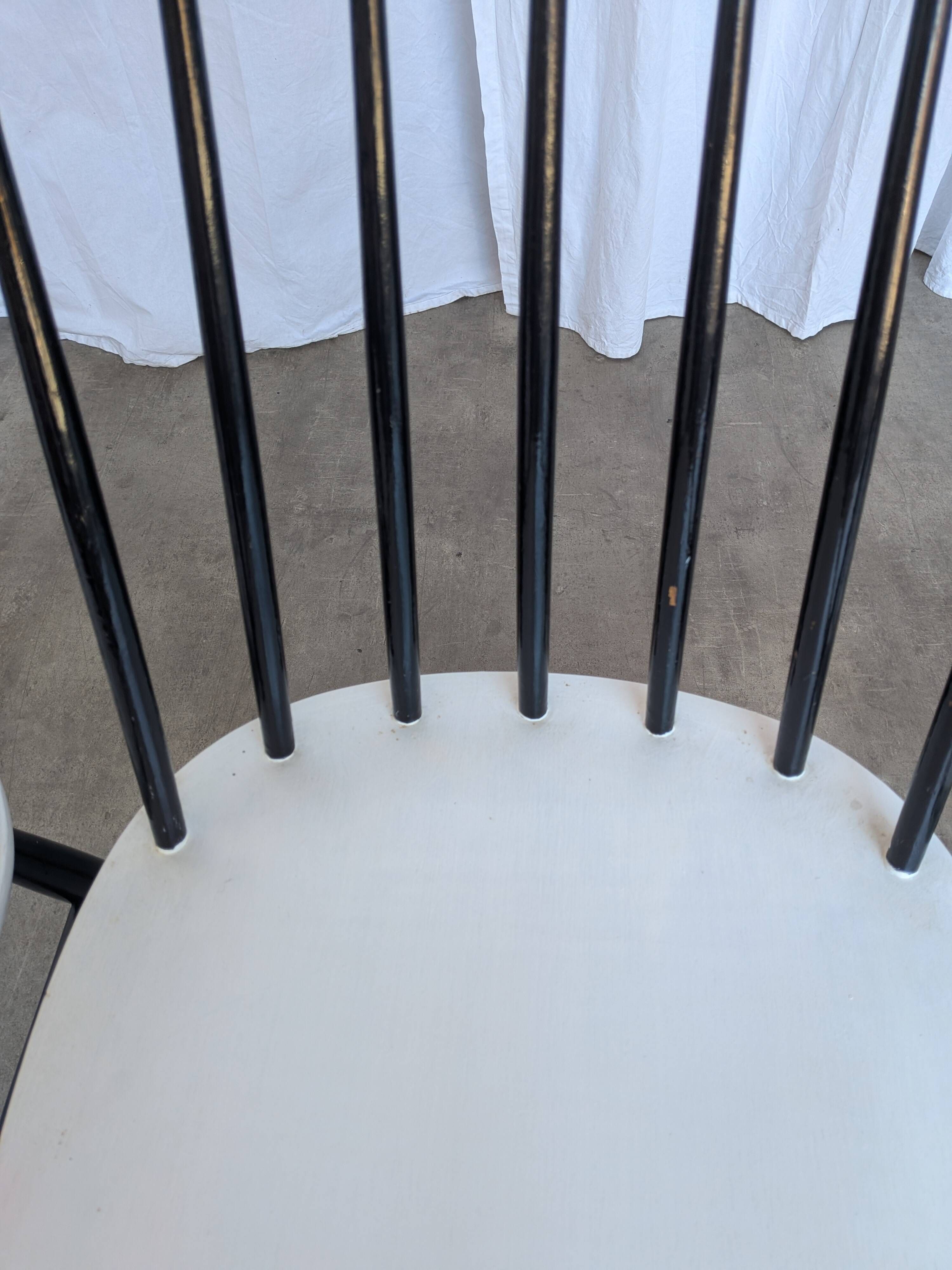 Ensemble de 3 chaises de salle à manger vintage noir et blanc, style Ilmari Tapiovaara, scandinave.