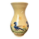Vase en poterie émaillée à décor d'oiseaux bleus et de fleurs