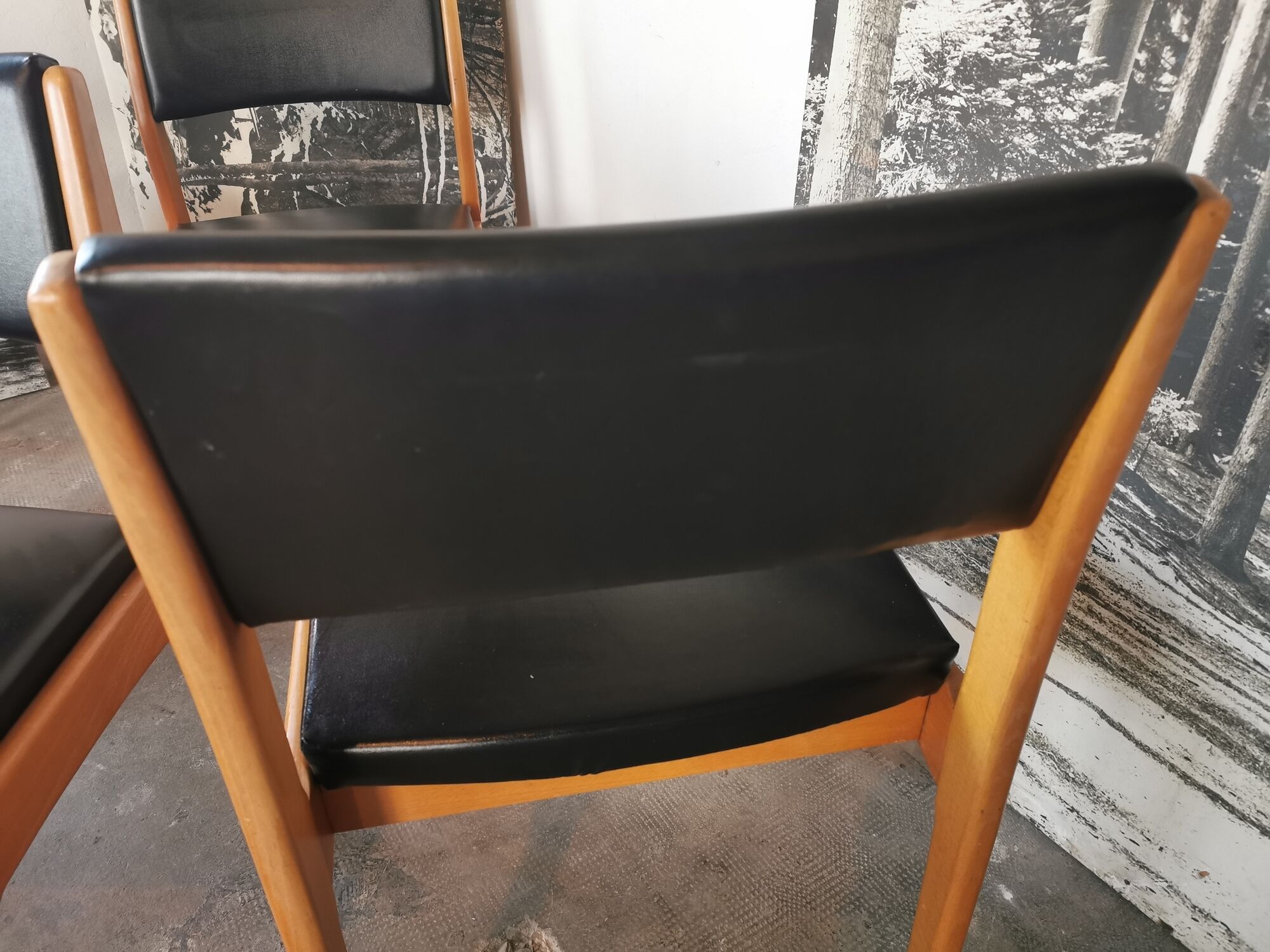 Set of 4 chairs scandinavian style wood and skaï black
