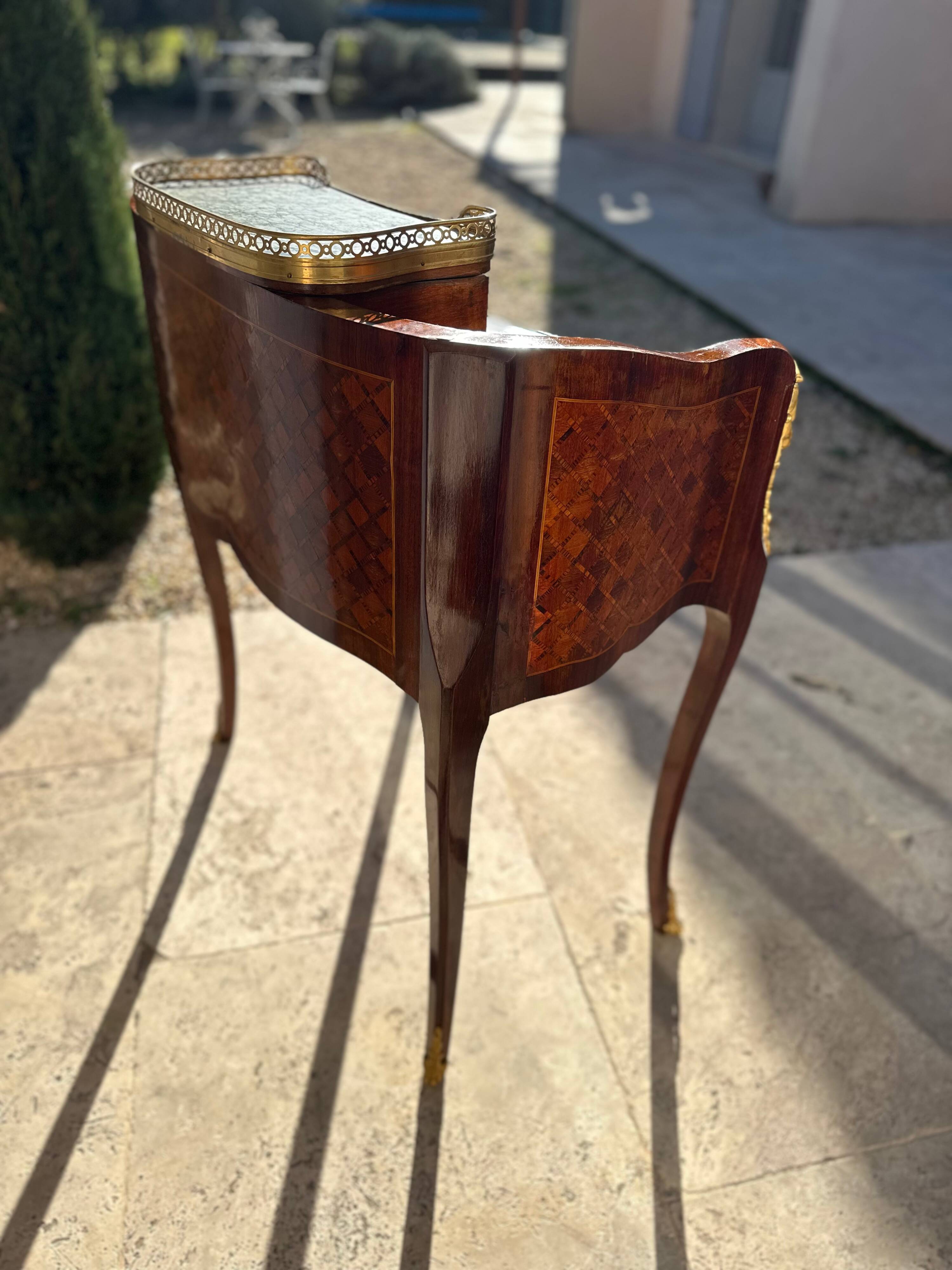 Sublime mid-tier Transition style desk, inlaid, 19th century