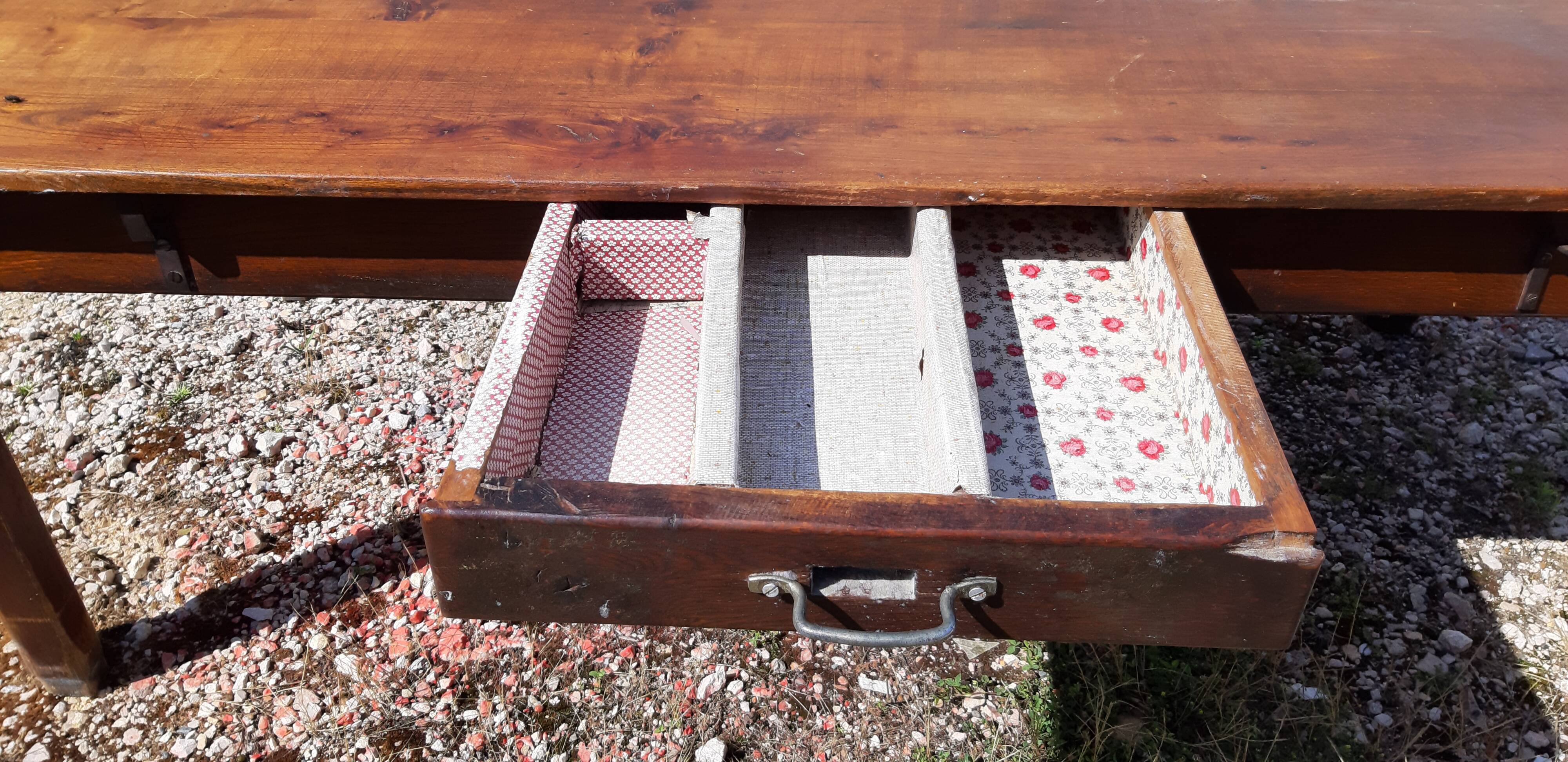 Country farm table in pine