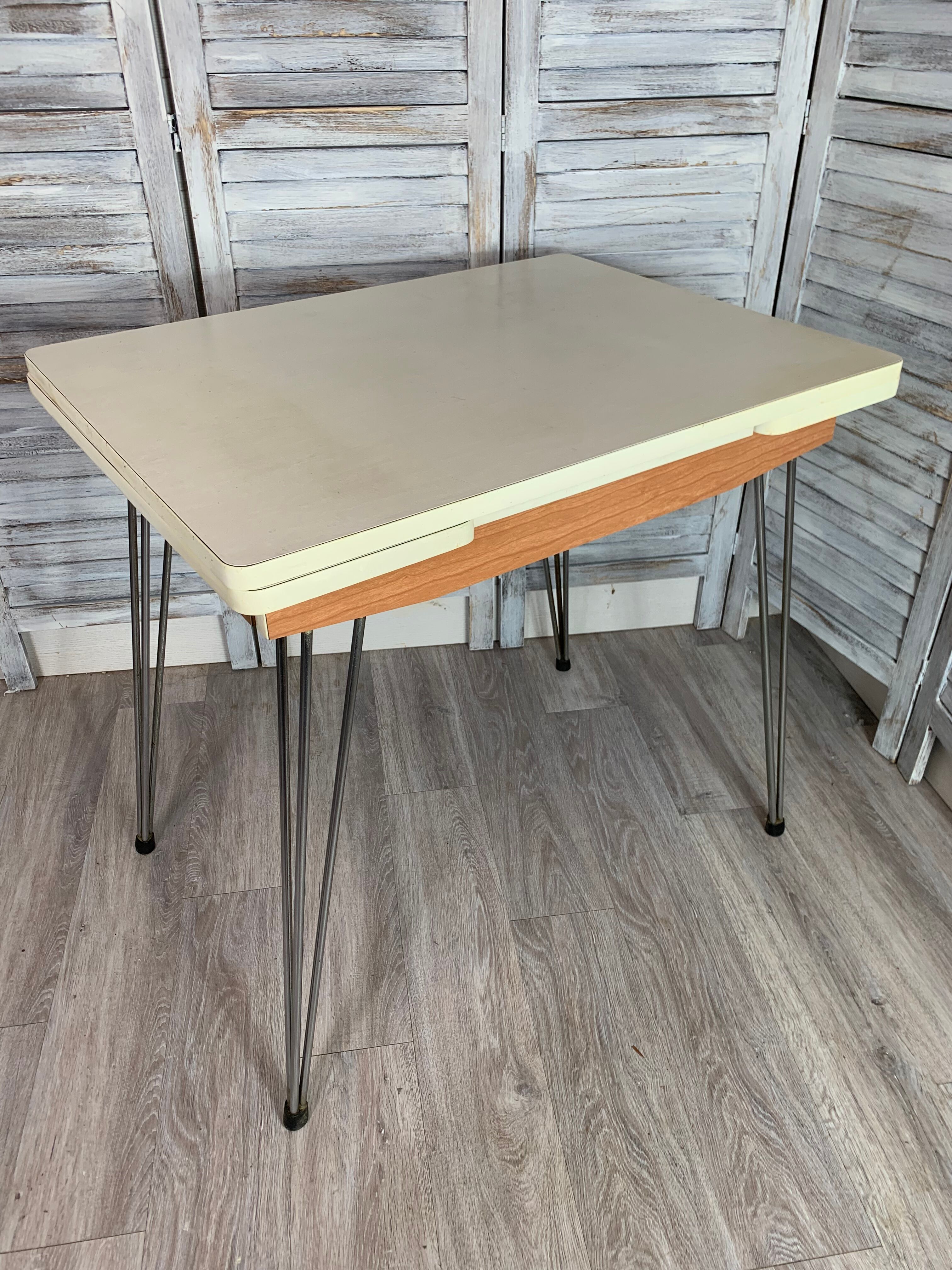 Formica kitchen table with extensions