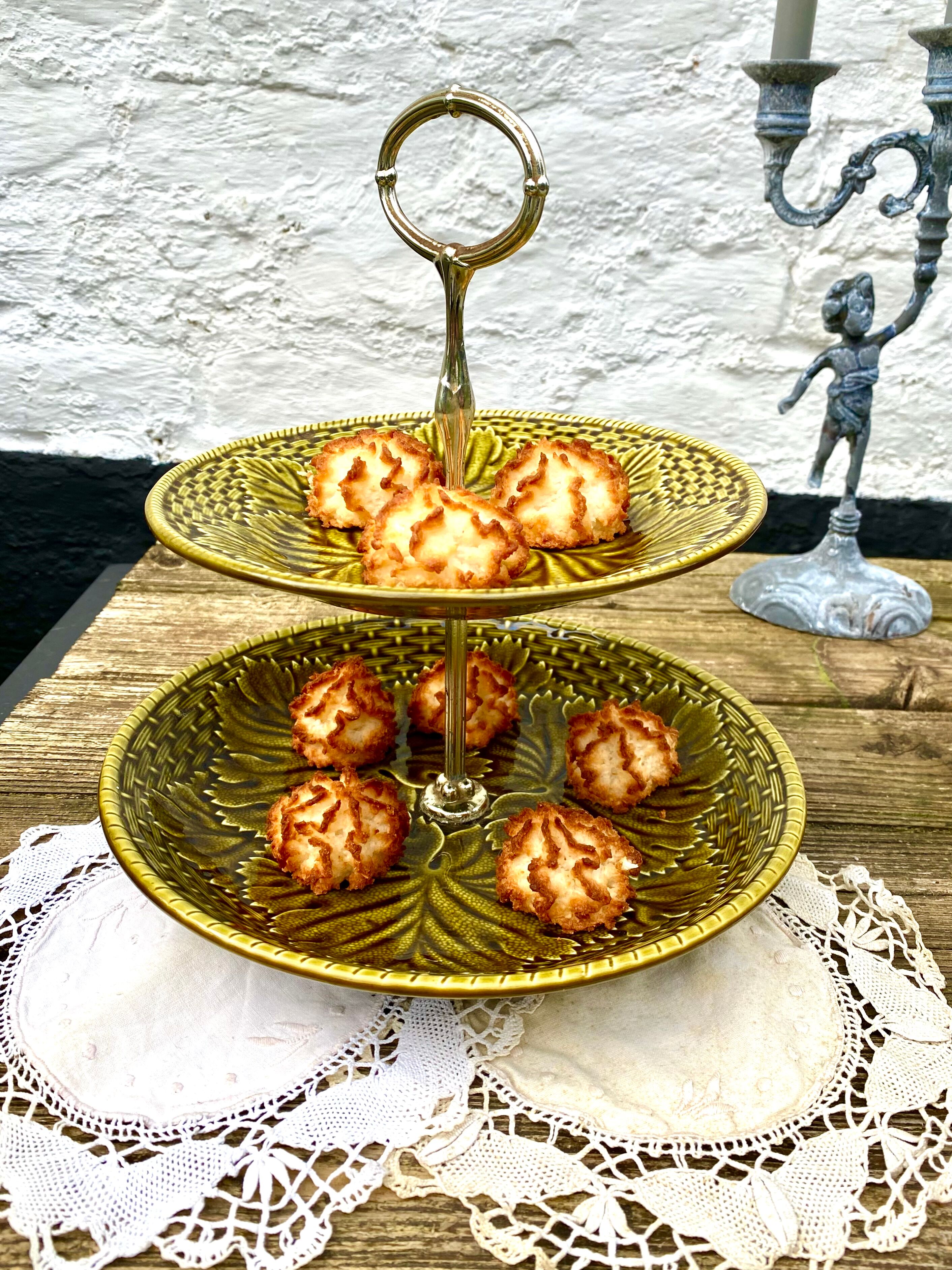 2-storey waiter at the Gien pottery France