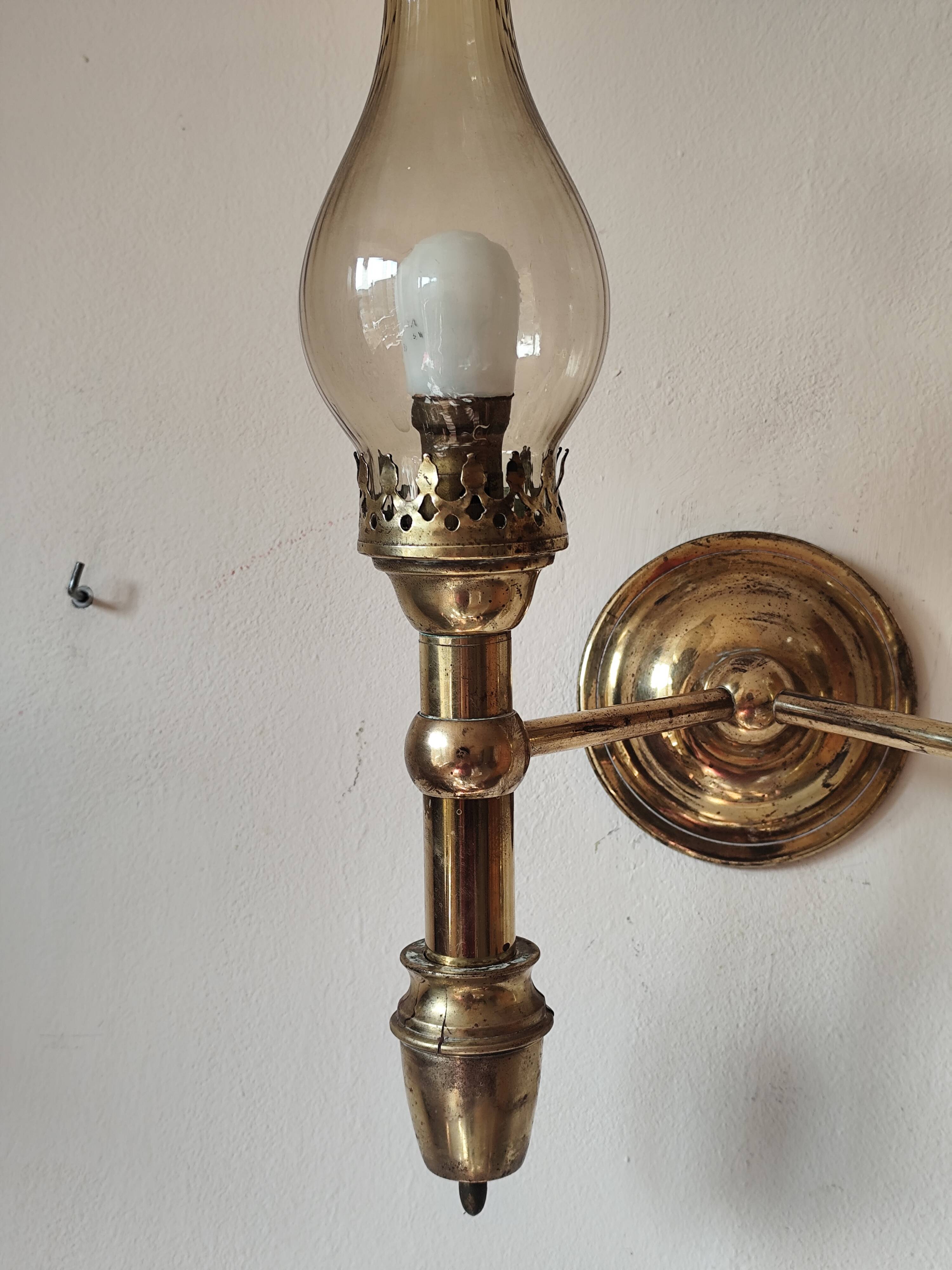 2-light wall light in brass and glass tulips