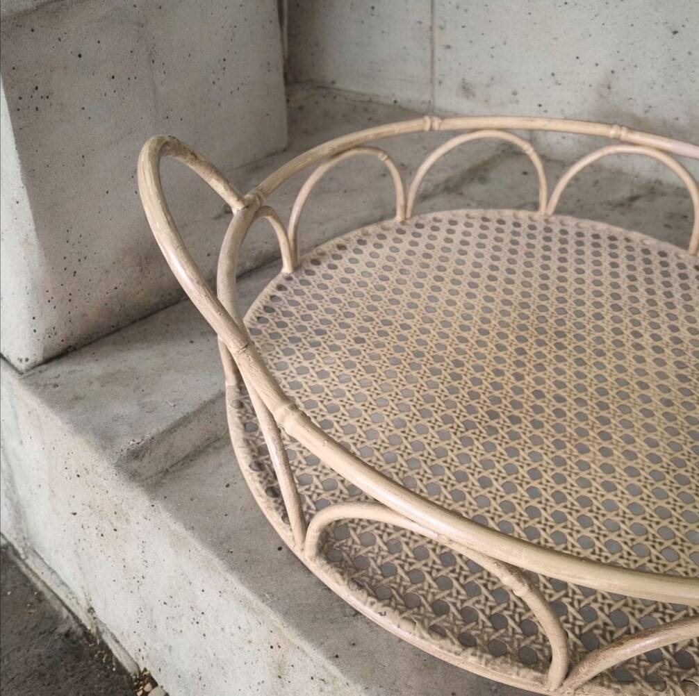 Metal tray with imitation caning