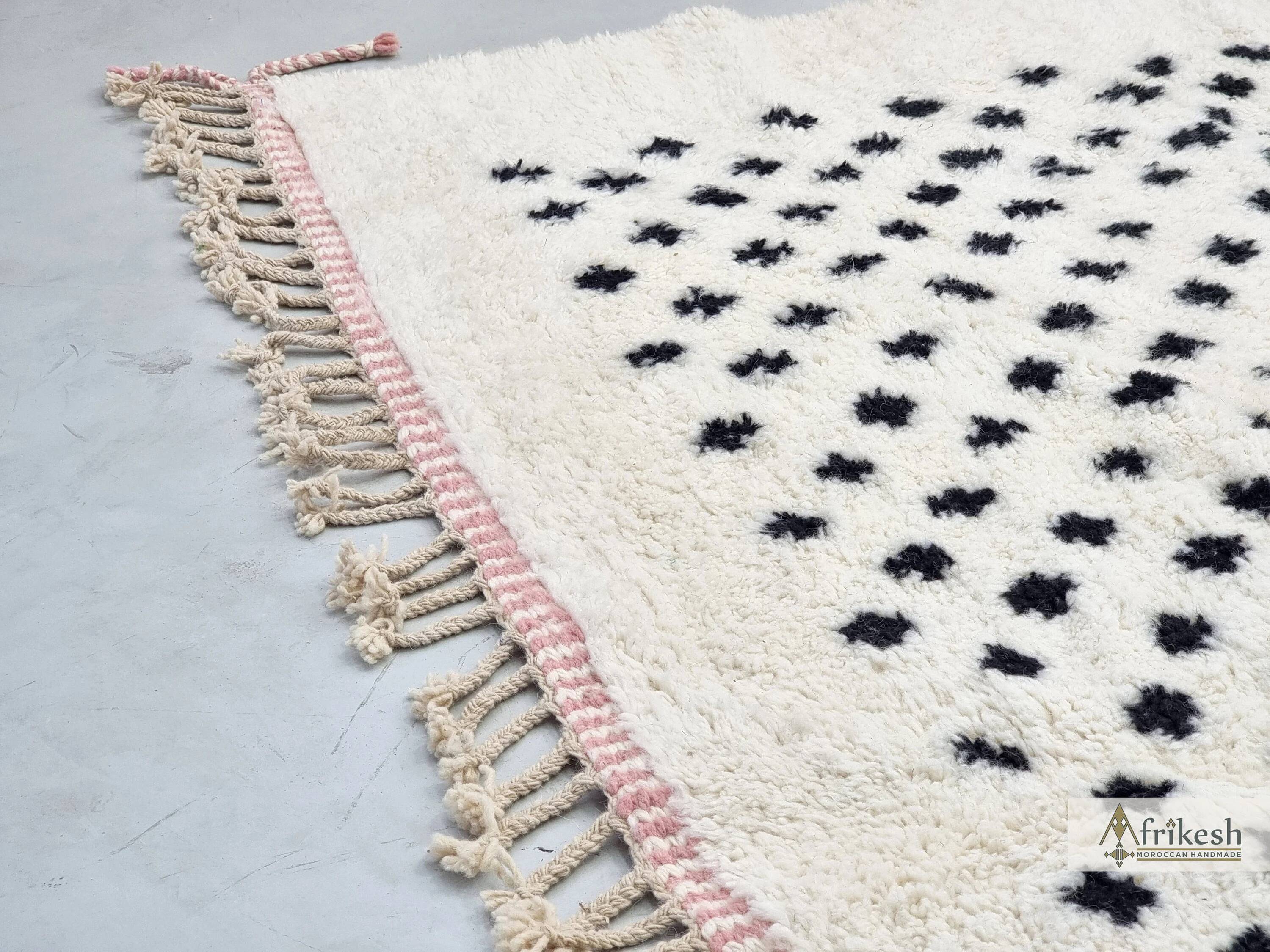 Moroccan rug in natural wool 3 x 2 m