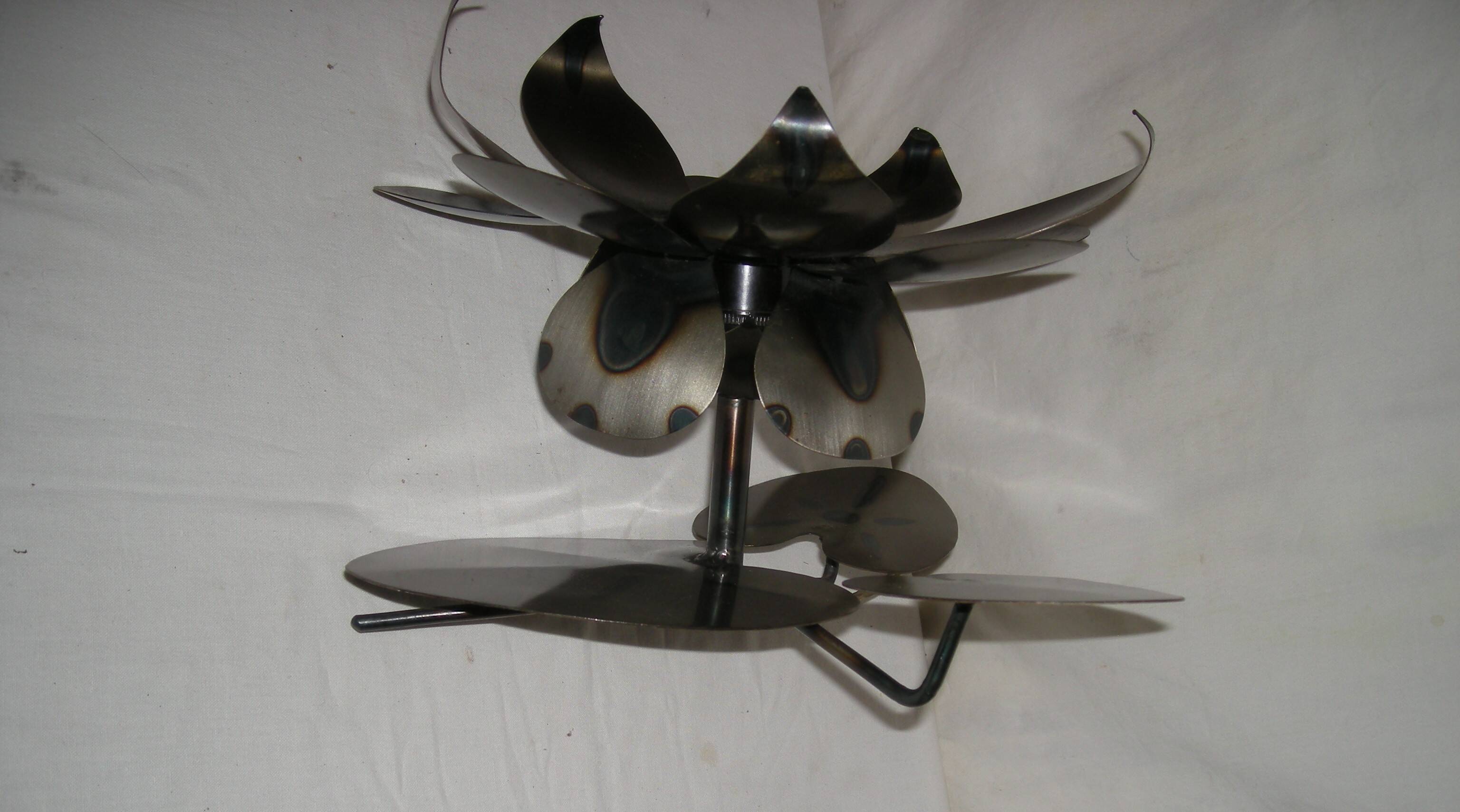 Lampe à poser nénuphar - style jansen des années 70