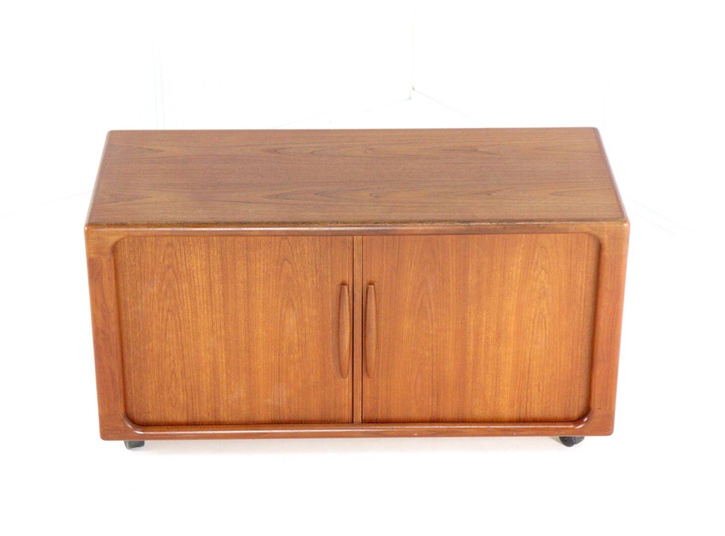 Dyrlund audio / tv cabinet 'Gronhoj'