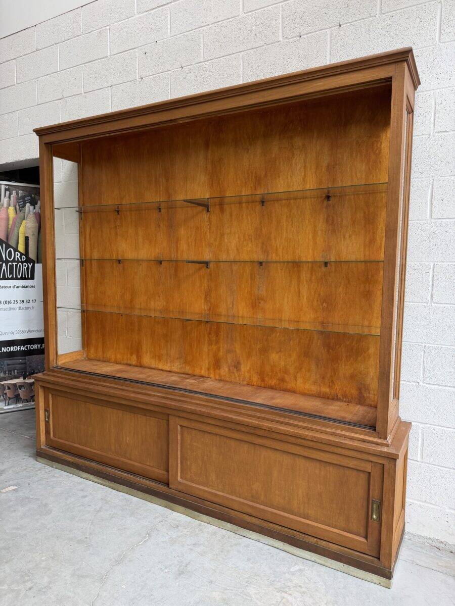 Ancienne vitrine de pharmacie
