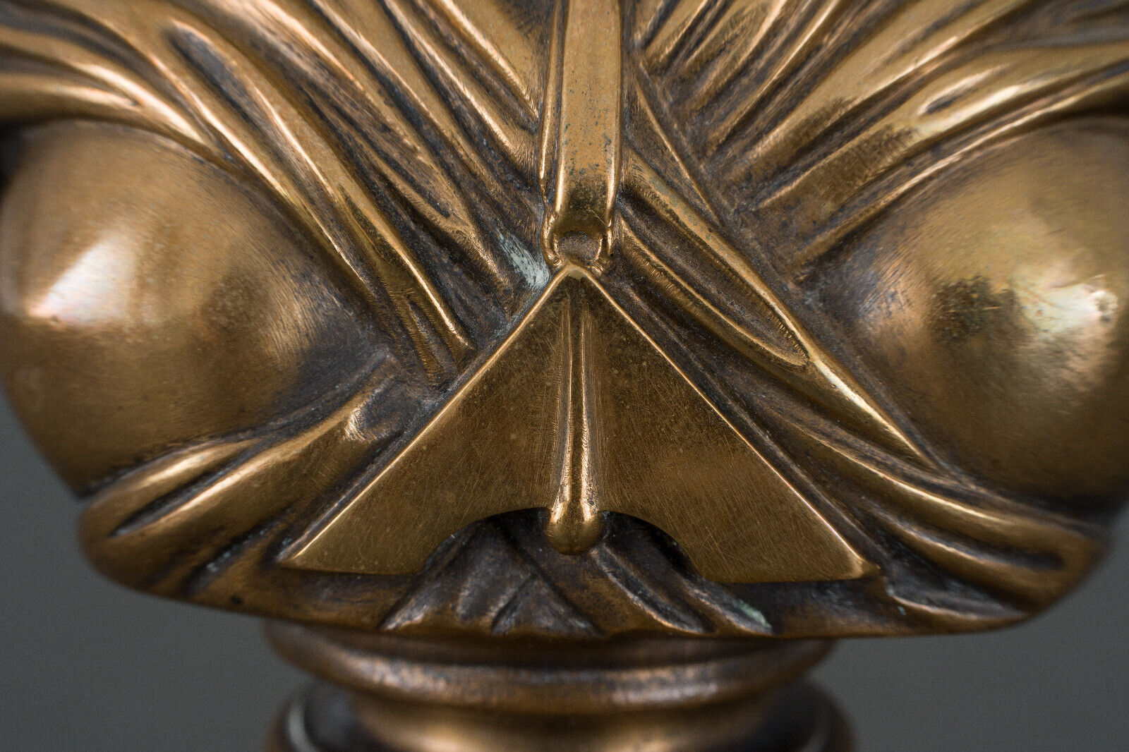 Bronze bust on shower stand XIXth representing Marianne Brown patina