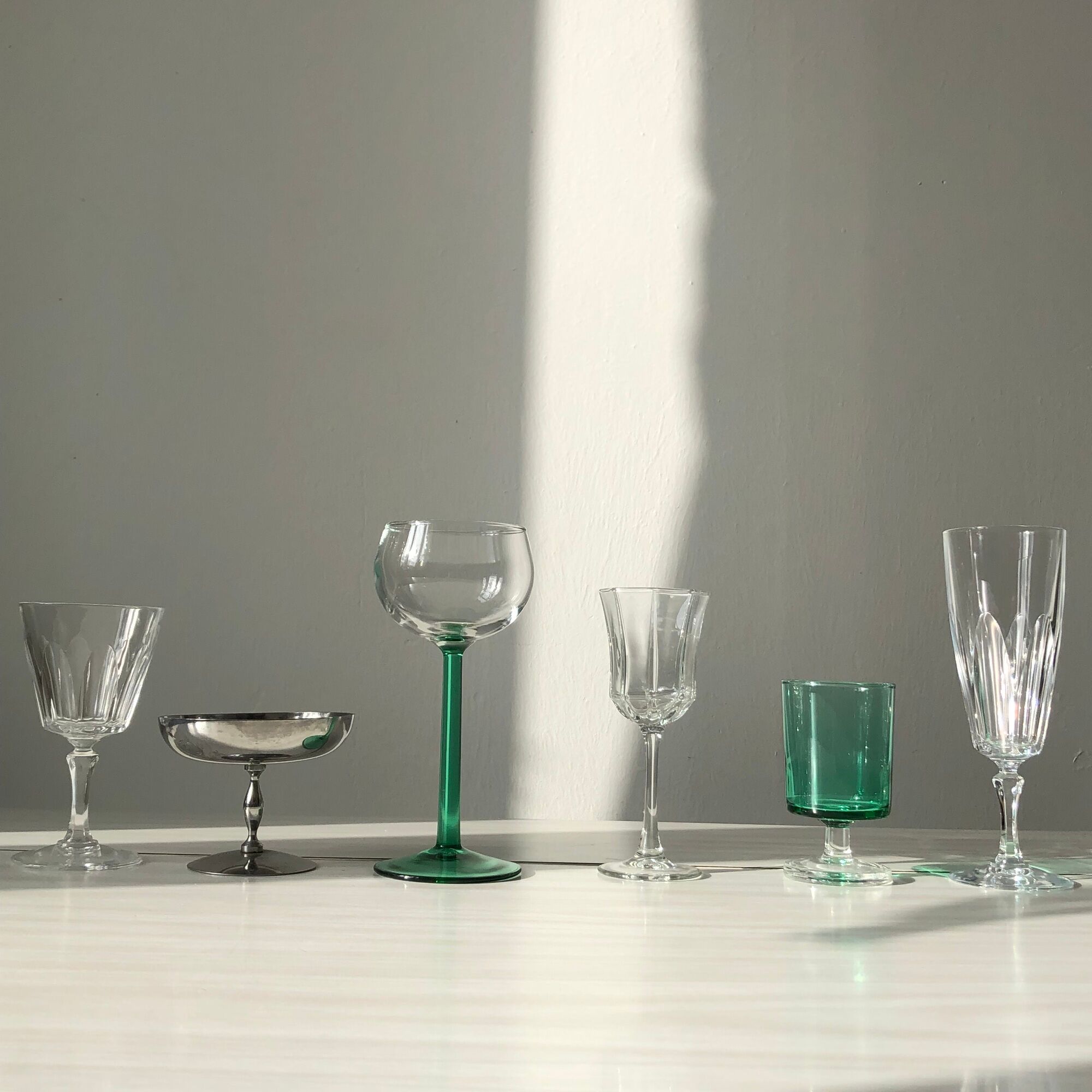6 Alsace wine glasses, translucent emerald green foot, J.G Durand & Cie, Luminarc