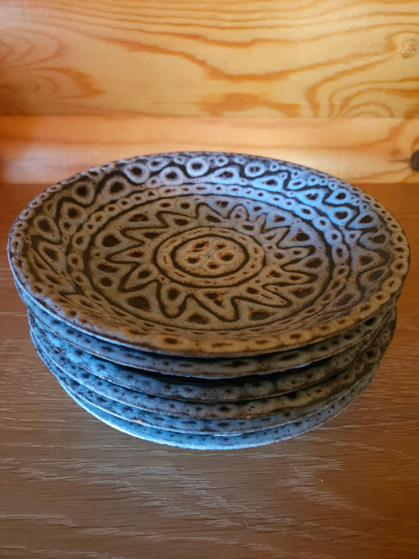6 ceramic plates