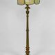 Lampadaire en bois sculpté doré et abat-jour en verre nacré, Art Déco, France, Circa 1920