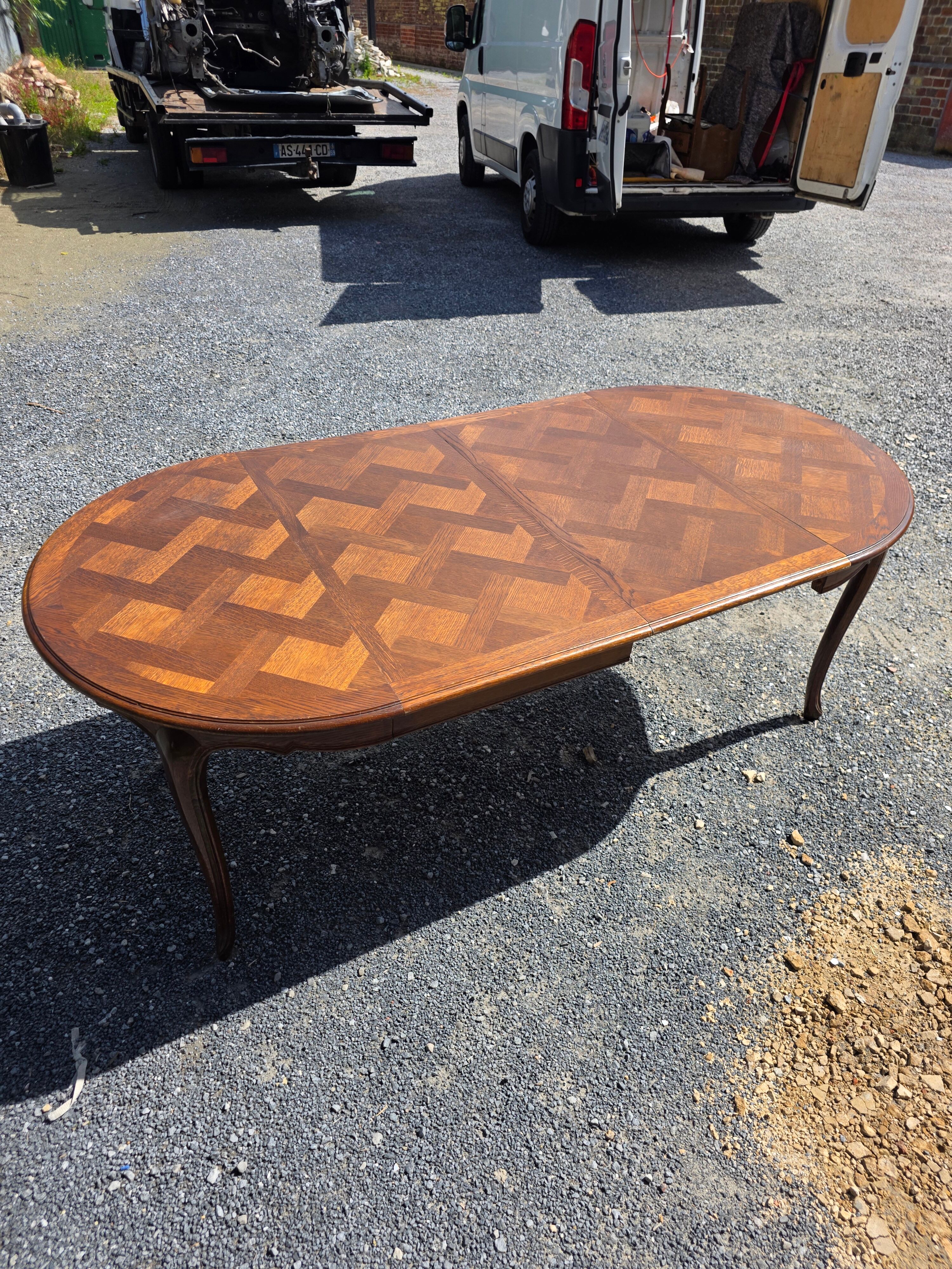 Extendable table in Louis XV style in oak (2 extensions)