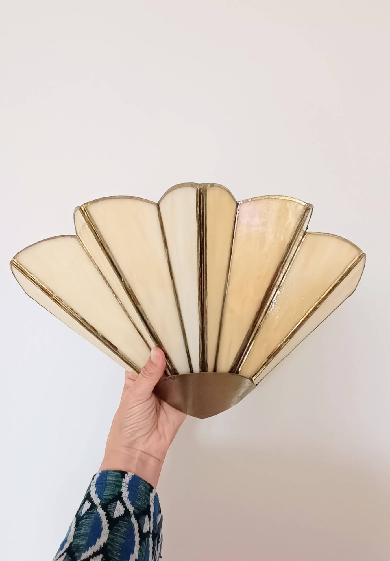 Lot de 2 appliques murales vintage coquillage ou éventail en pâtes de verre et métal doré vieilli
