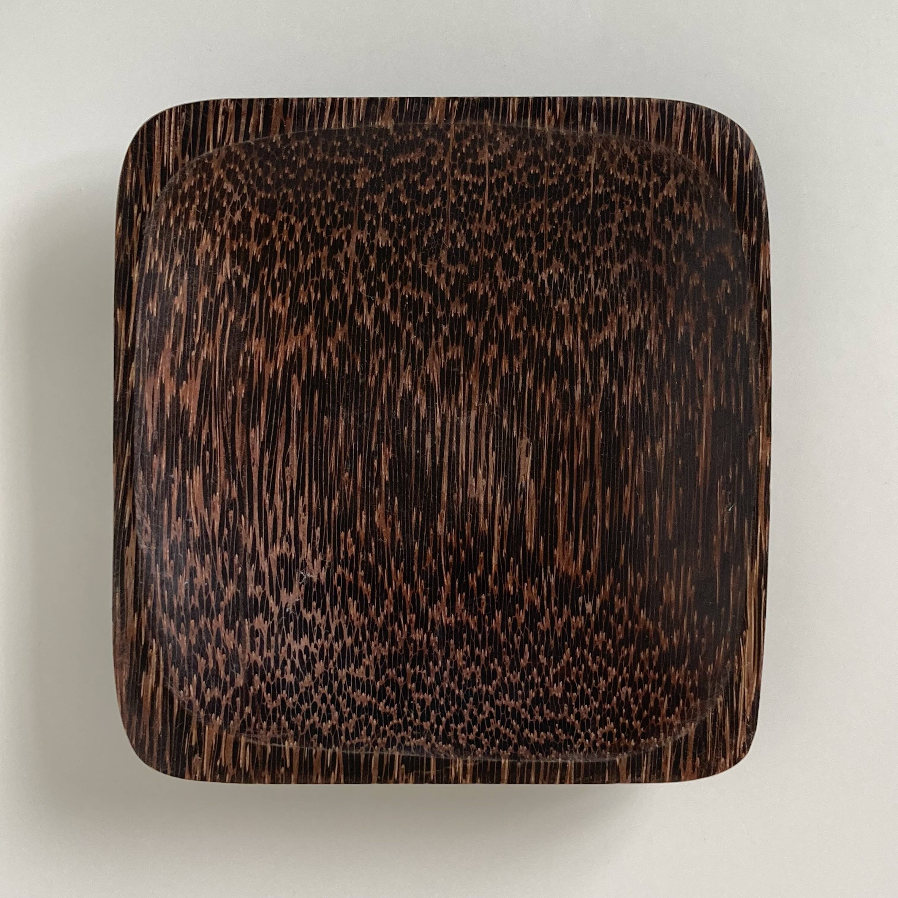 Set of two small trays or catchalls in Art Deco style made of palm wood.