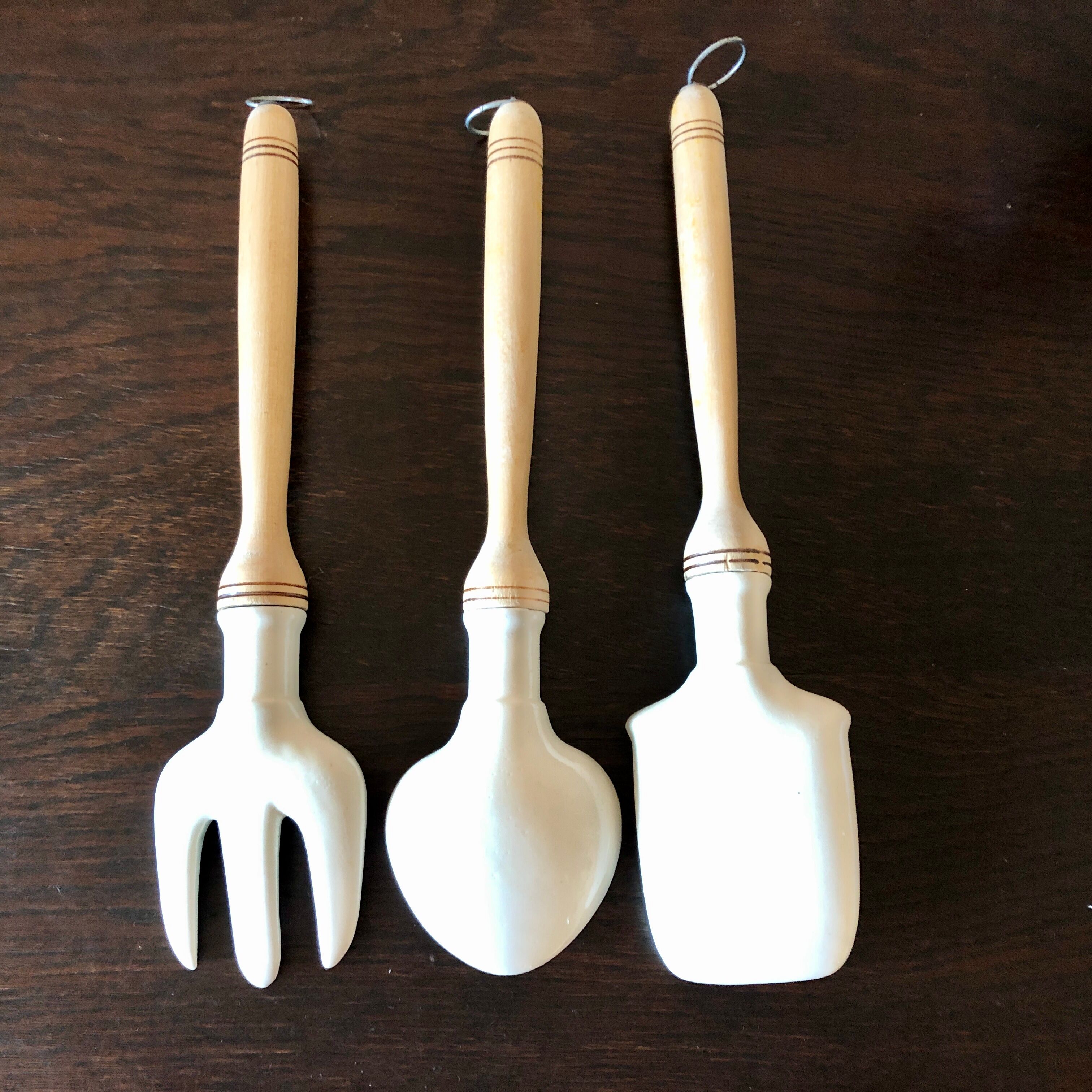 Lot de 3 ustensiles de cuisine artisanal décoratif faïence de Wloclawek Pologne