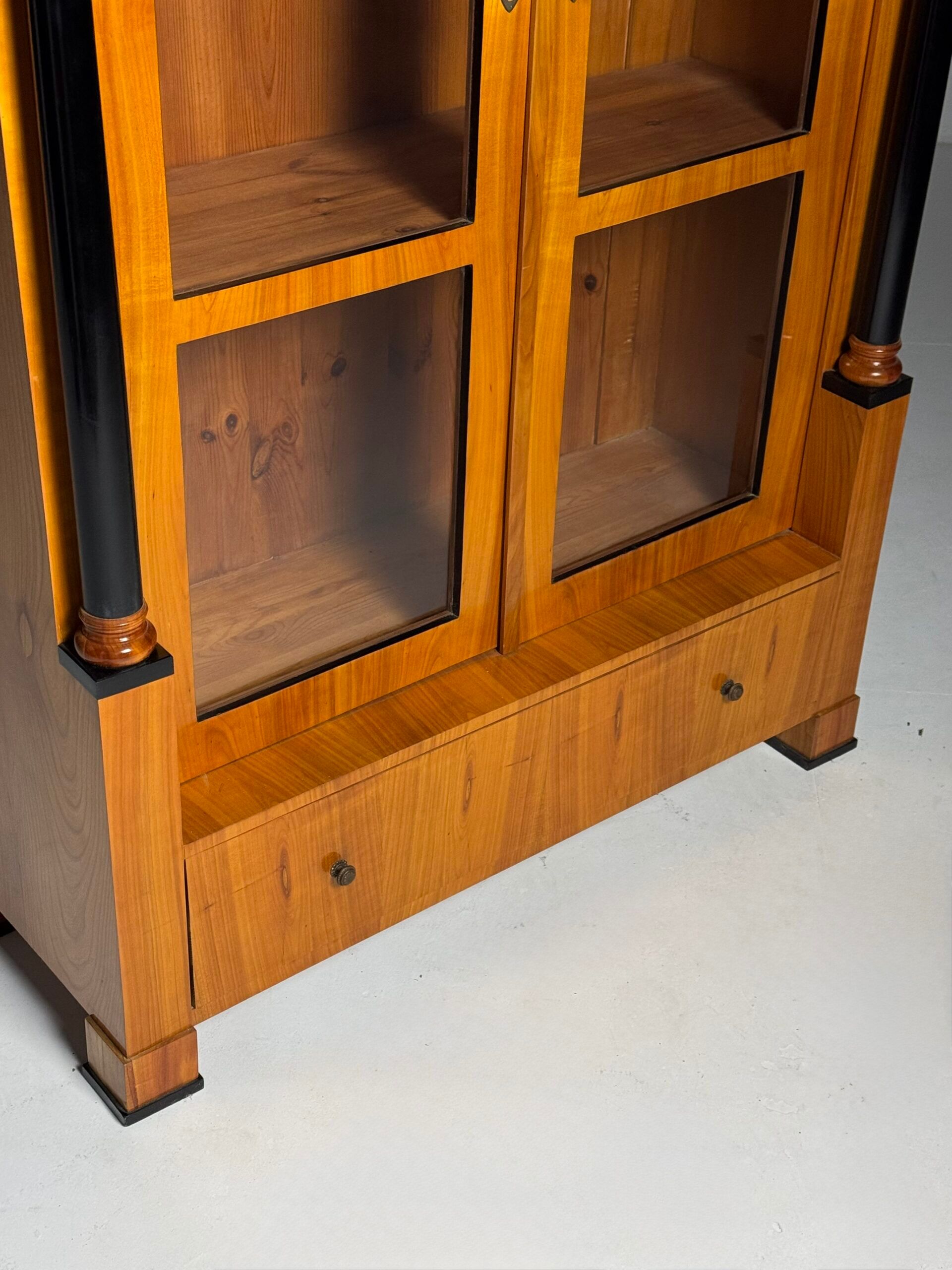 Vitrine Biedermeier allemande du 19e siècle