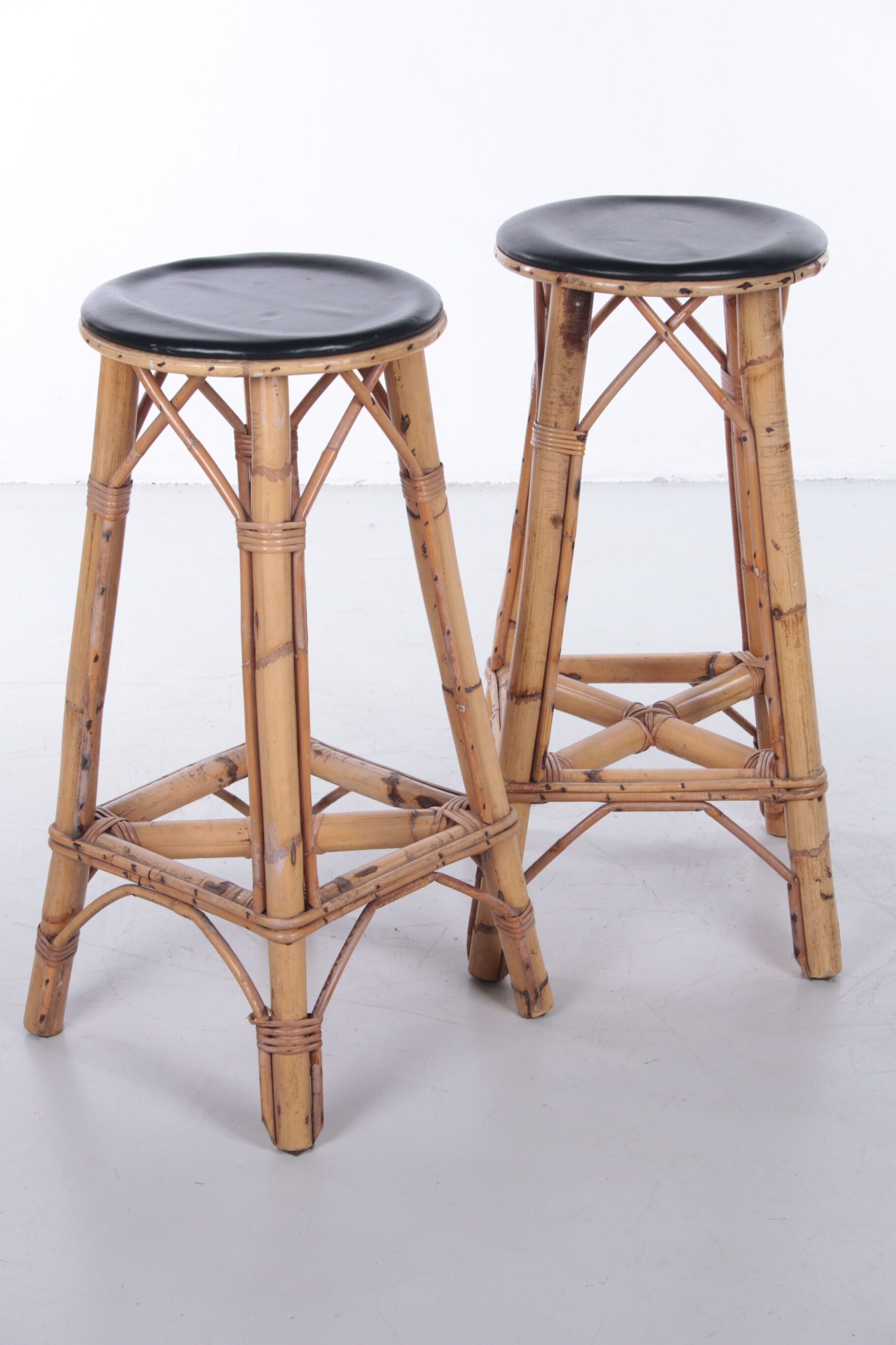 Vintage bamboo Tiki bar cocktail bar with 2 bar stools.