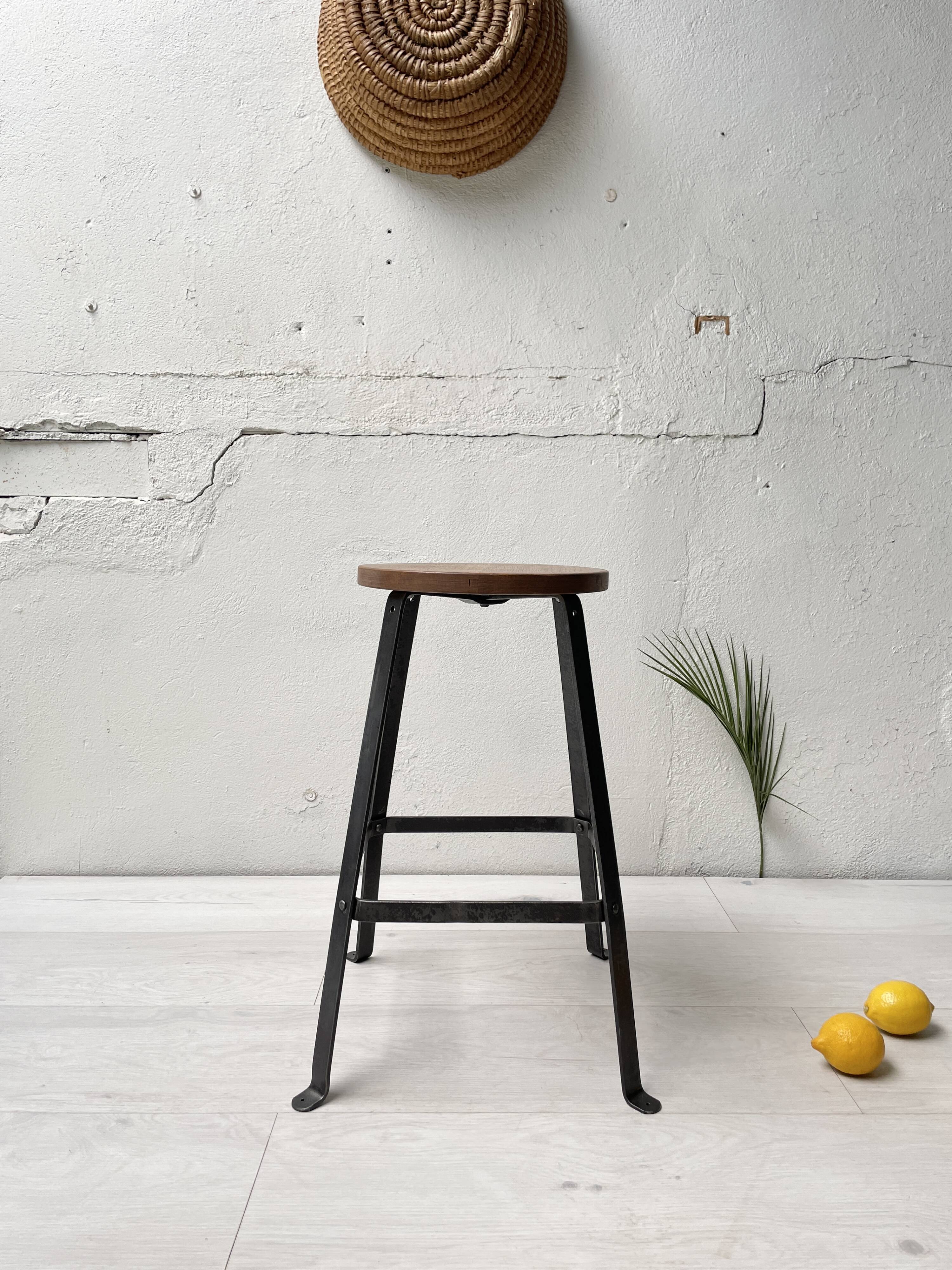 Biénaise fixed industrial workshop stool, circa 1940