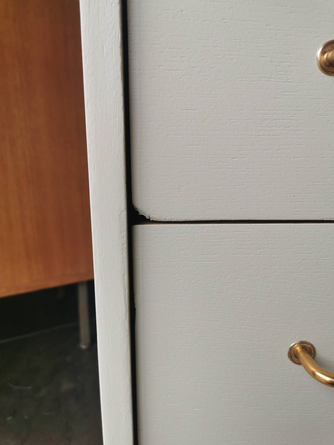 Commode vintage pieds compas