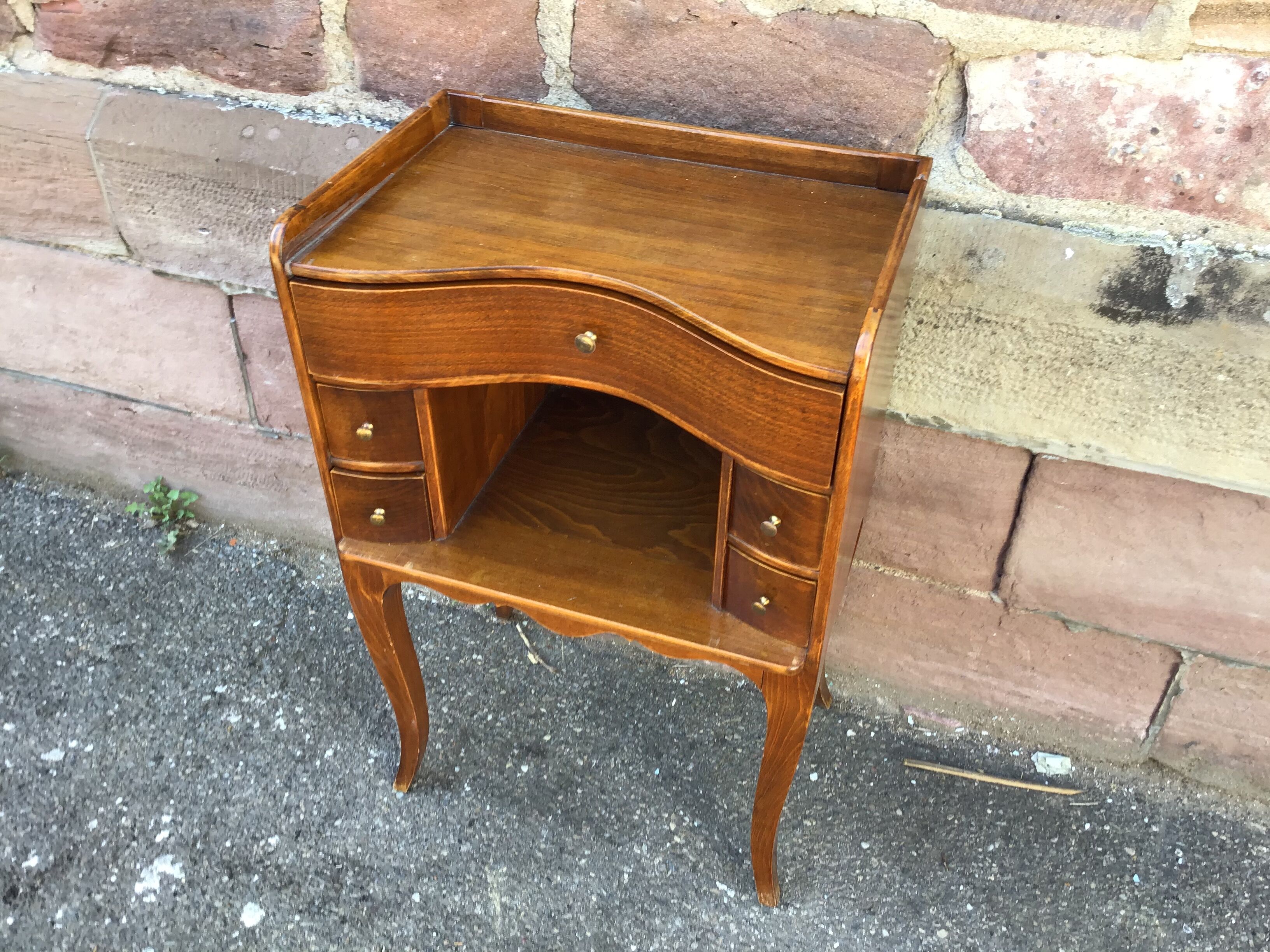 Curved side table style regence 1950