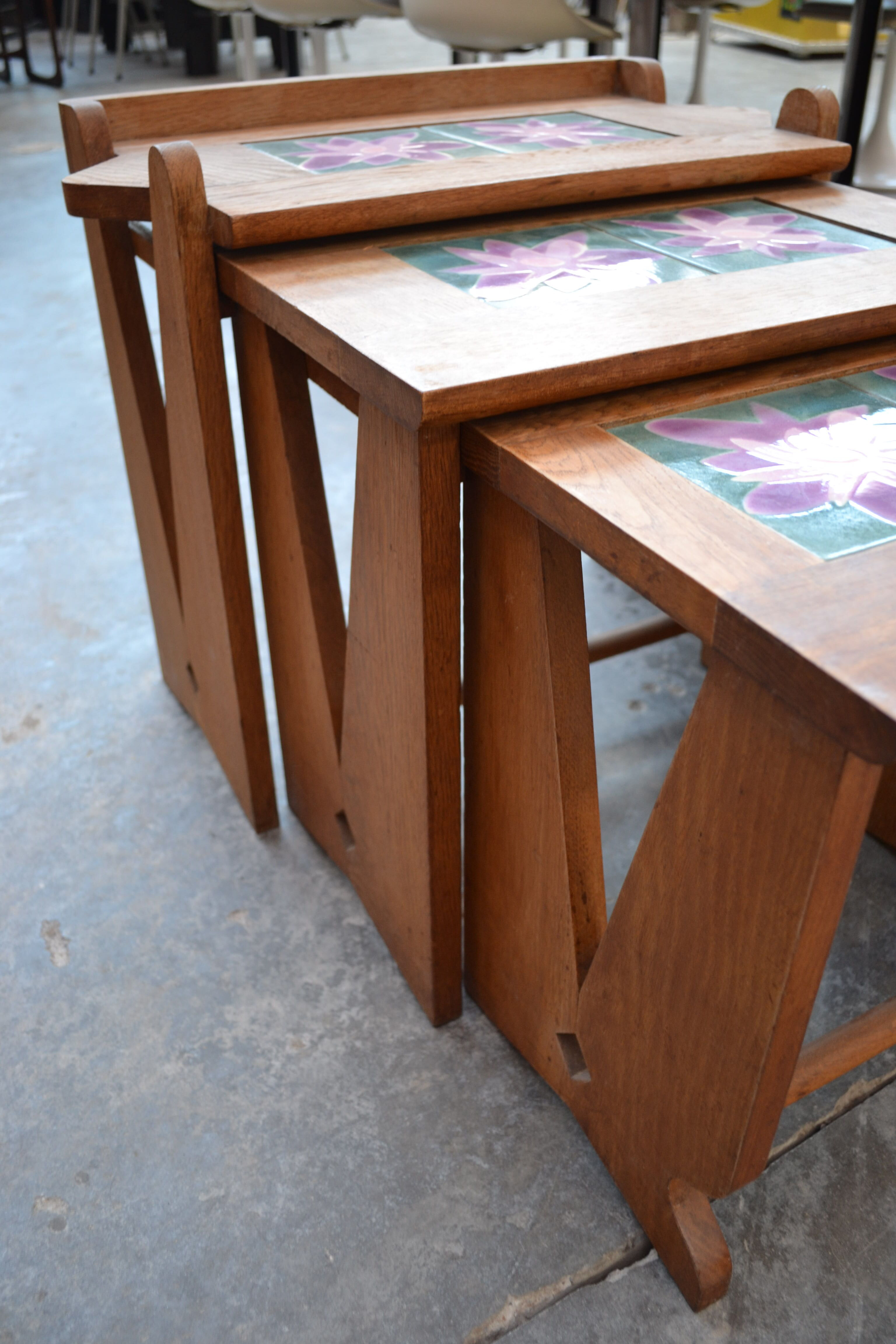 Pull-out tables  Guillerme and Chambron