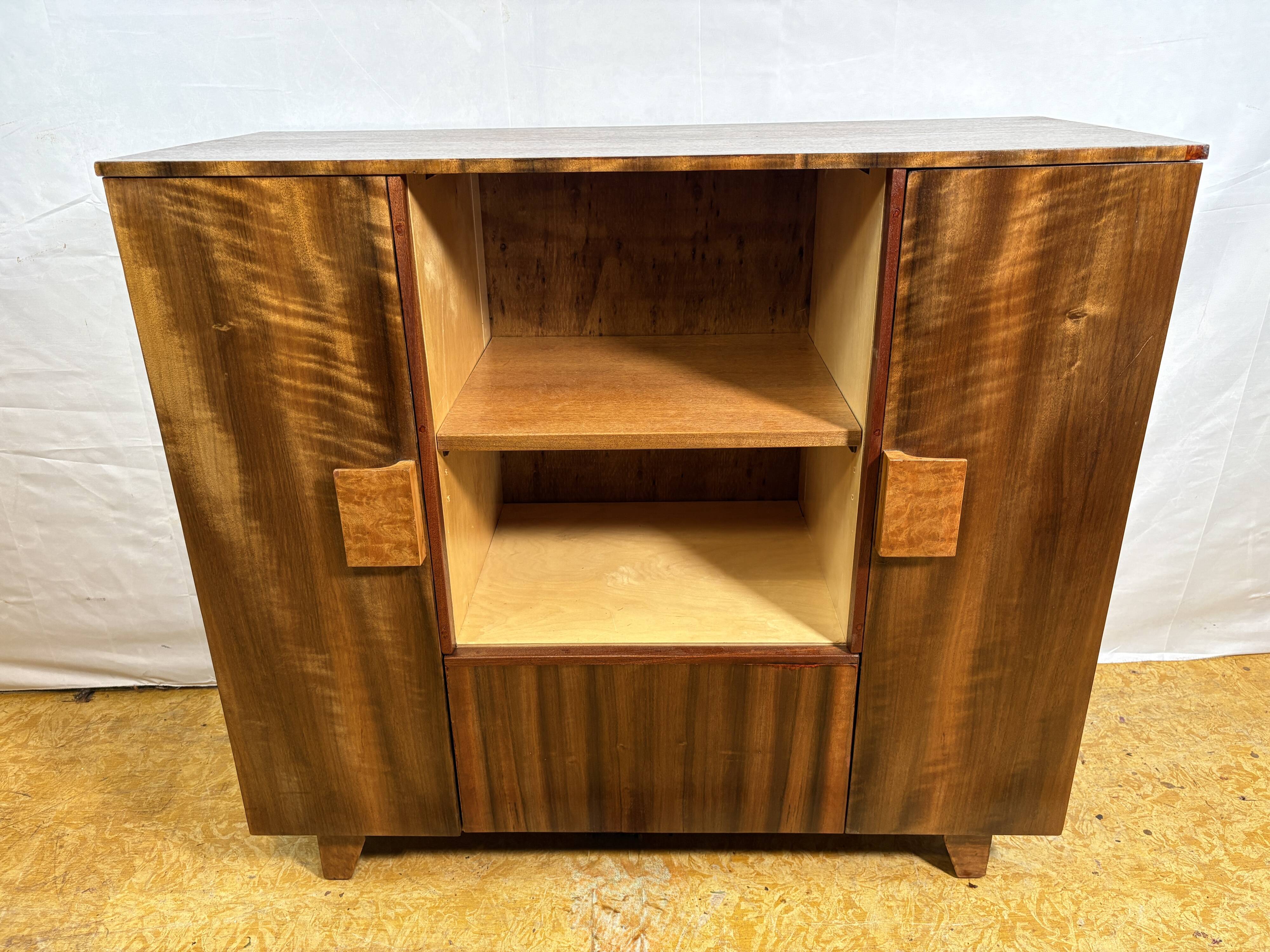Art Deco Vintage Walnut Sideboard Display Cabinet (Circa 1930–1940)
